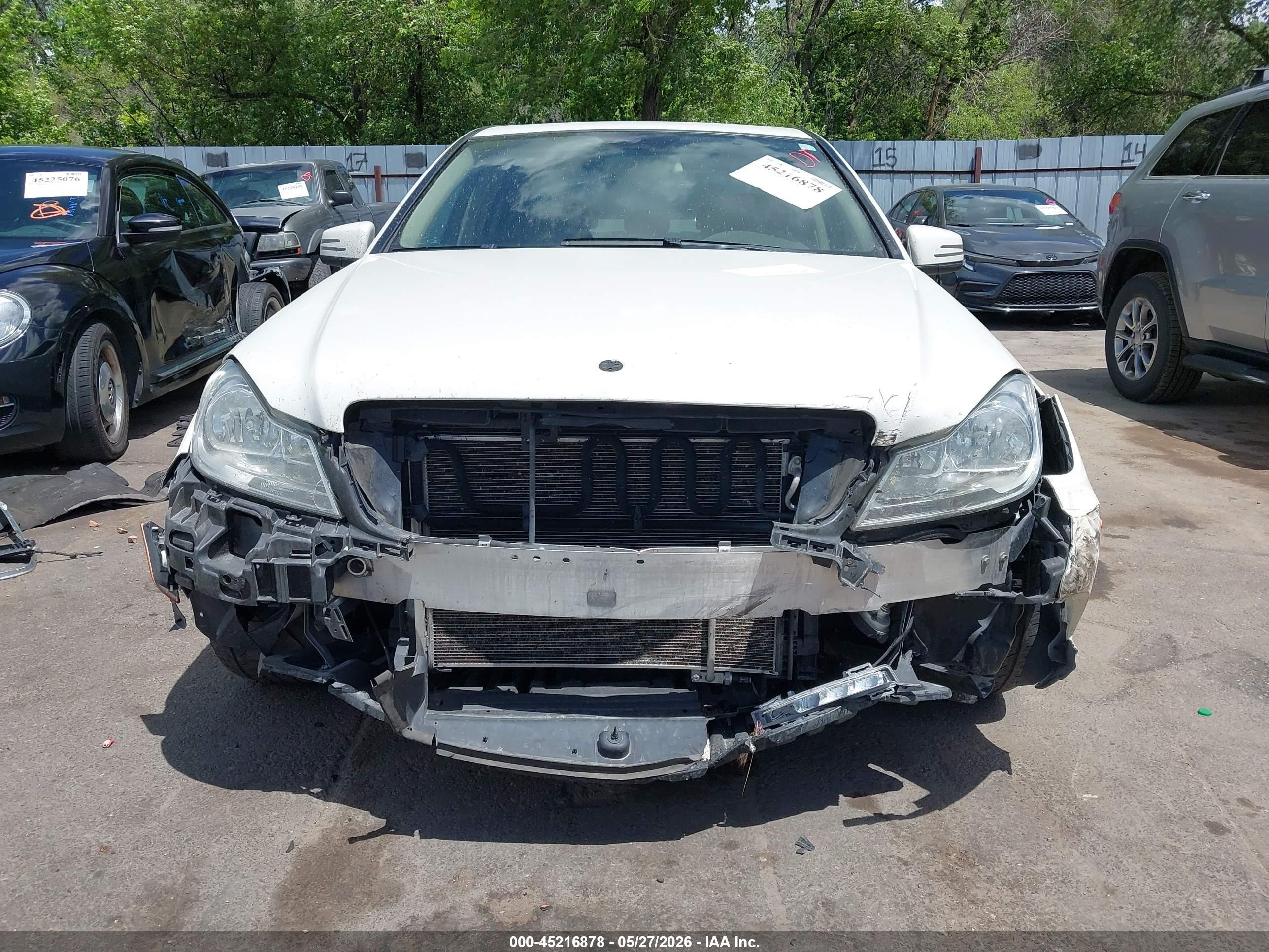 2013 Mercedes-benz C 300 Luxury 4matic White vin: WDDGF8AB1DF952896