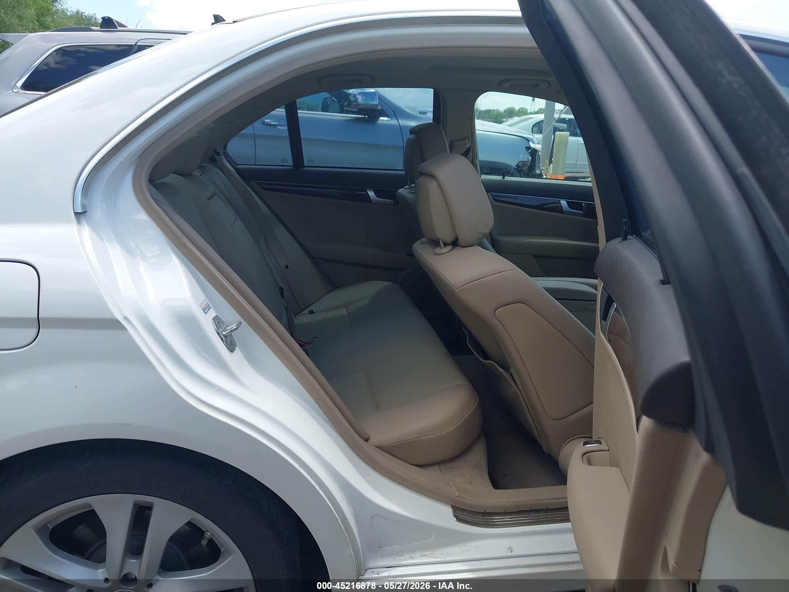 2013 Mercedes-benz C 300 Luxury 4matic White vin: WDDGF8AB1DF952896