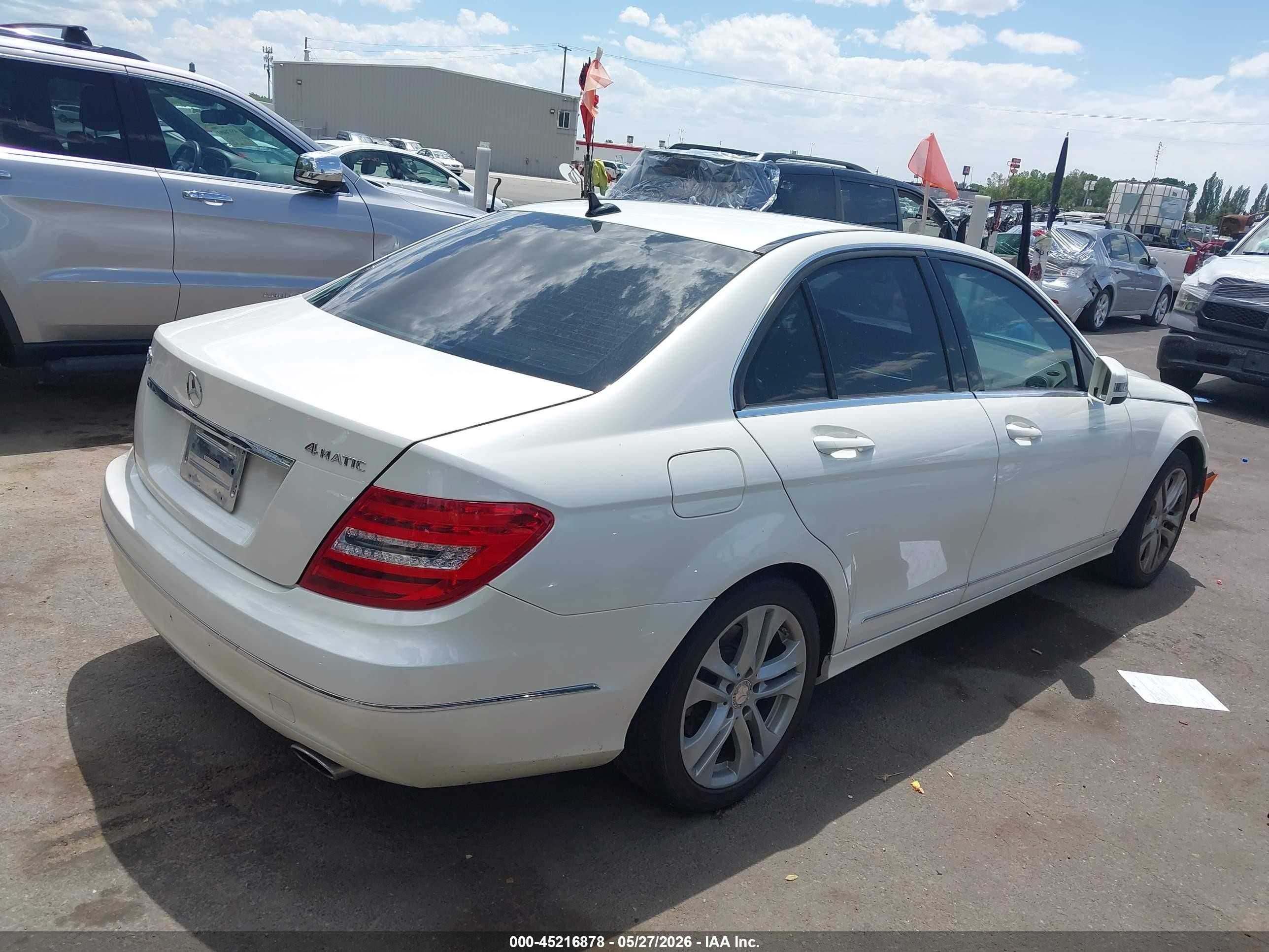 2013 Mercedes-benz C 300 Luxury 4matic White vin: WDDGF8AB1DF952896