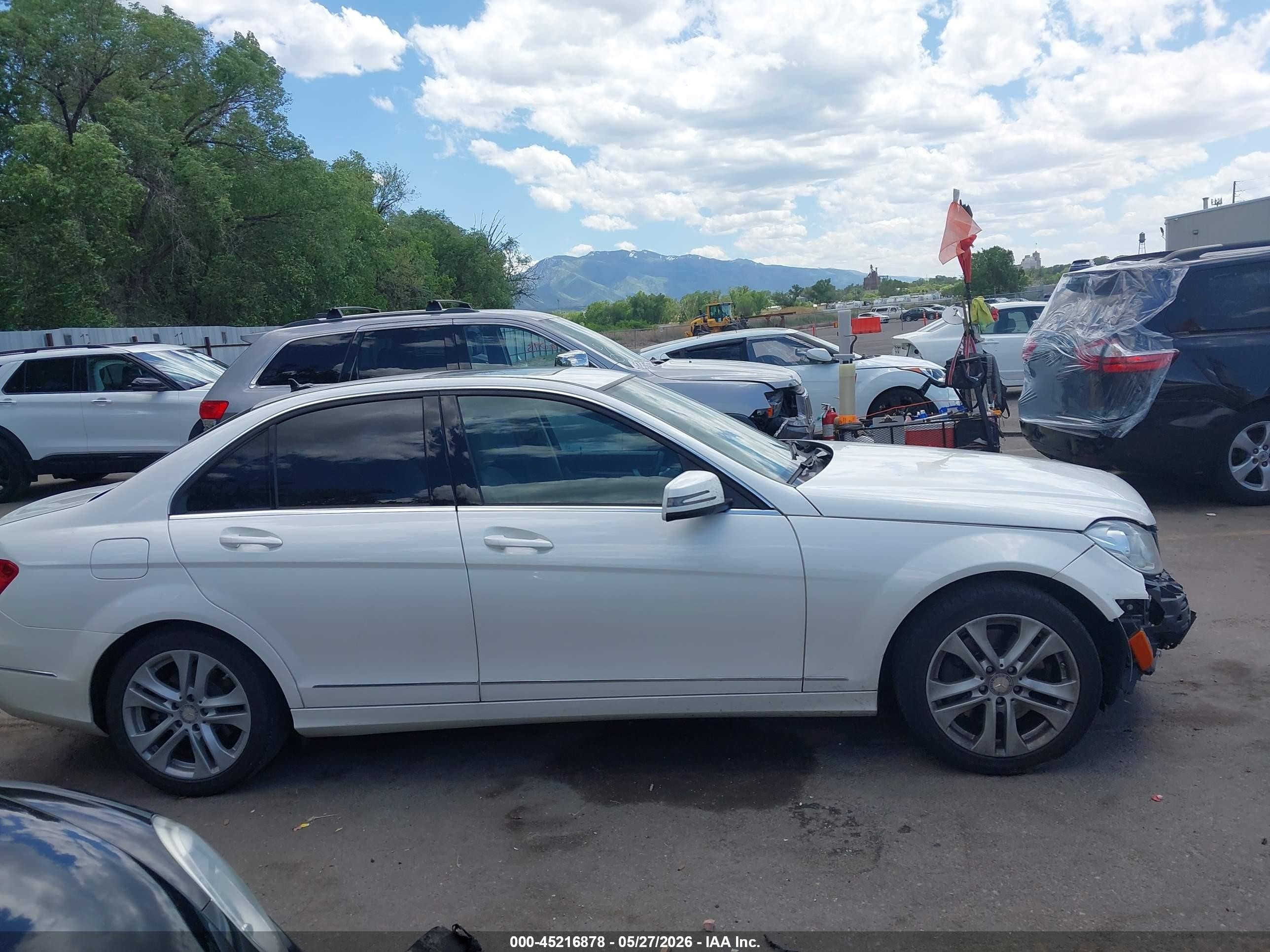 2013 Mercedes-benz C 300 Luxury 4matic White vin: WDDGF8AB1DF952896
