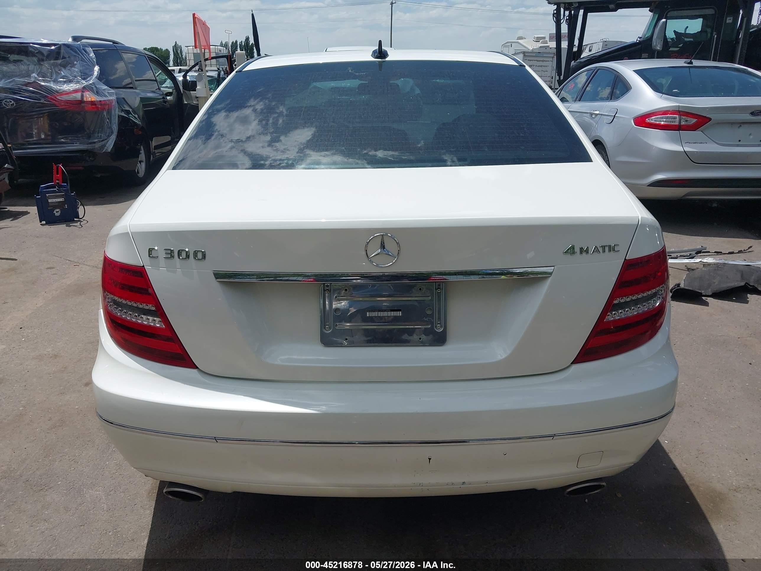 2013 Mercedes-benz C 300 Luxury 4matic White vin: WDDGF8AB1DF952896