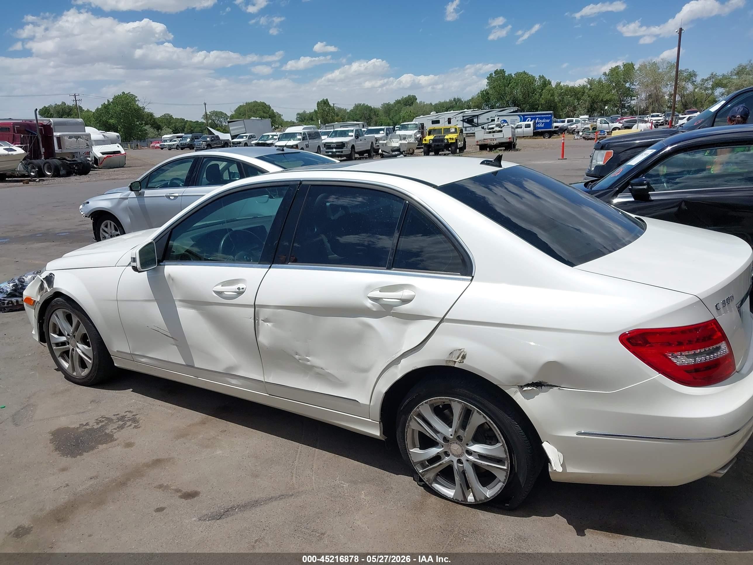 2013 Mercedes-benz C 300 Luxury 4matic White vin: WDDGF8AB1DF952896