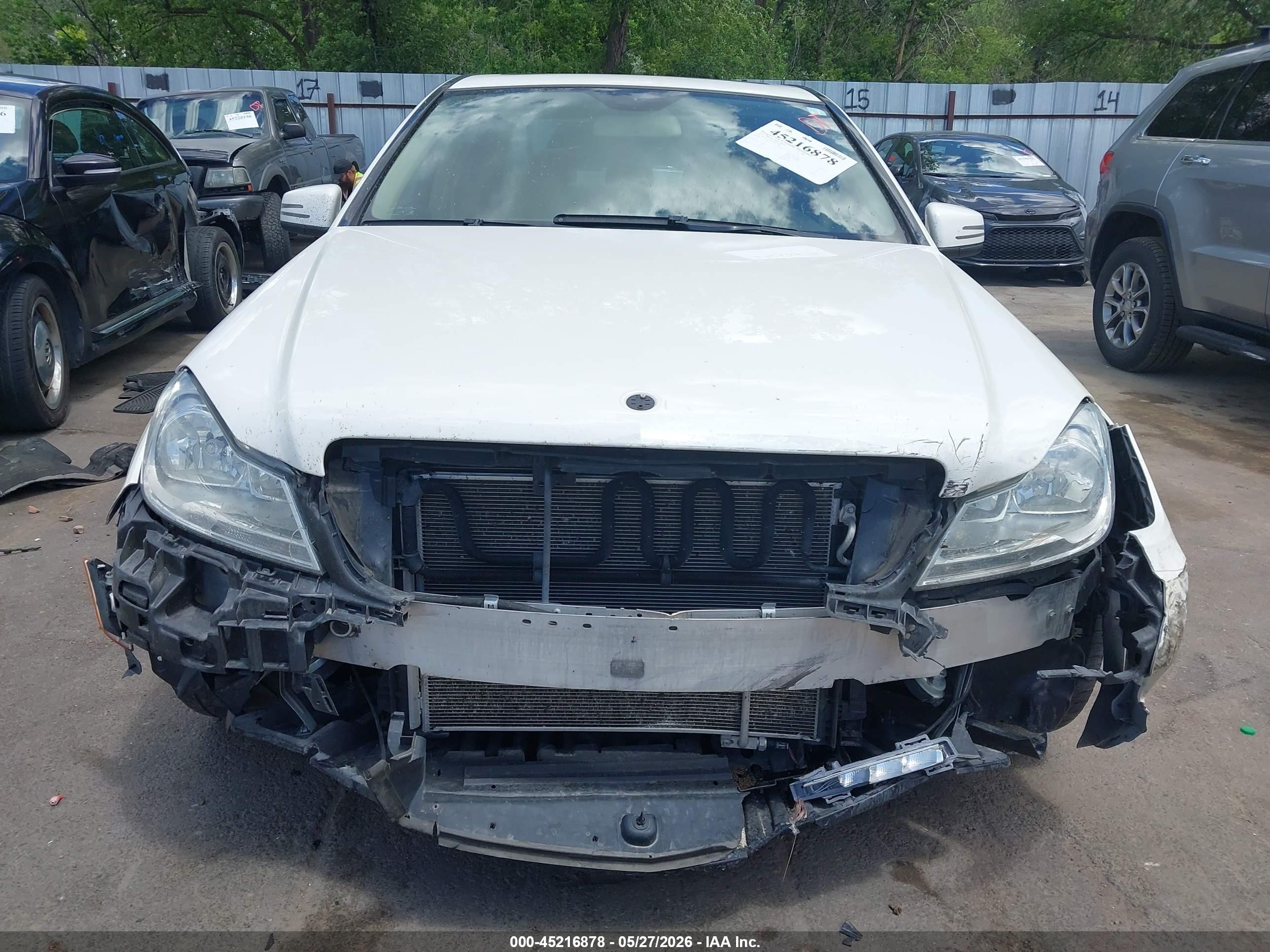 2013 Mercedes-benz C 300 Luxury 4matic White vin: WDDGF8AB1DF952896