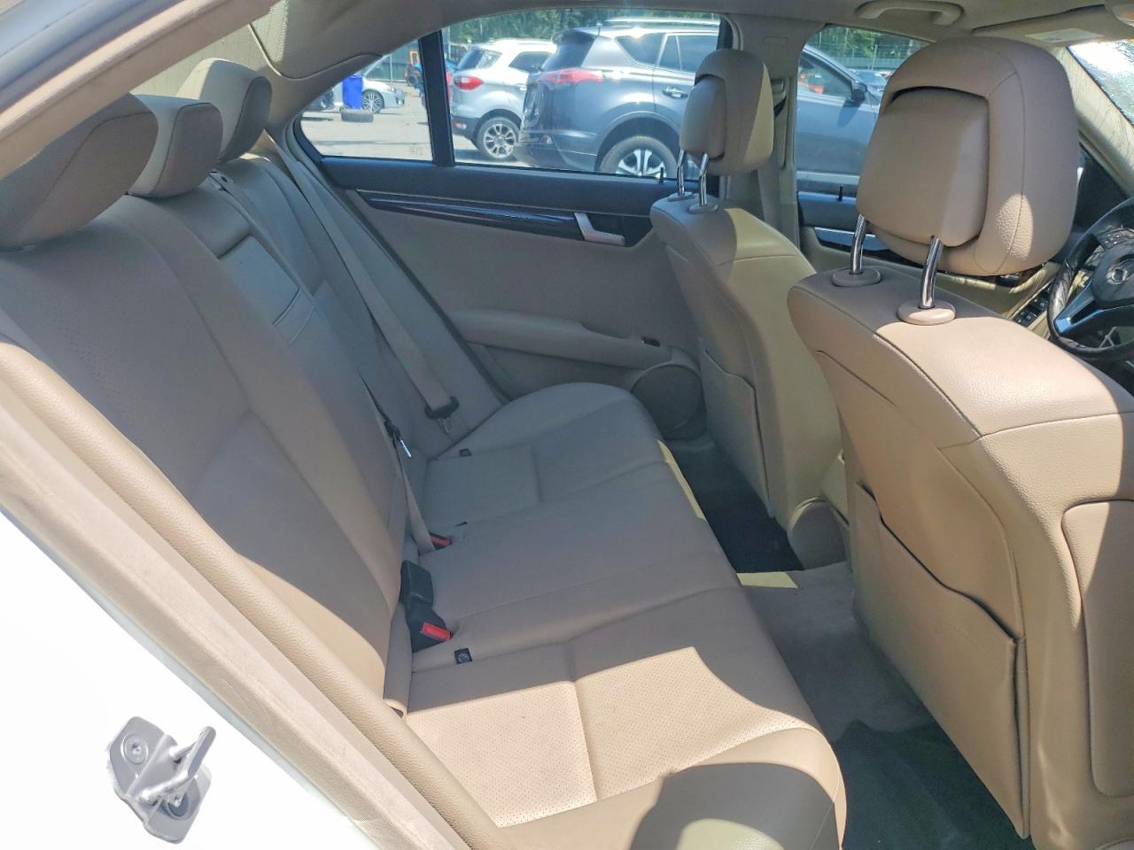 2013 Mercedes-benz C 300 4matic White vin: WDDGF8AB1DG083484