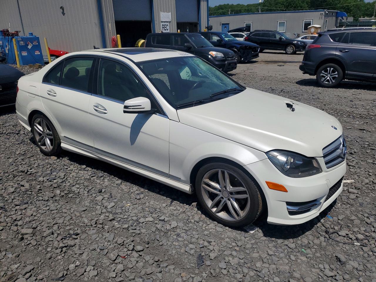 2013 Mercedes-benz C 300 4matic White vin: WDDGF8AB1DG083484
