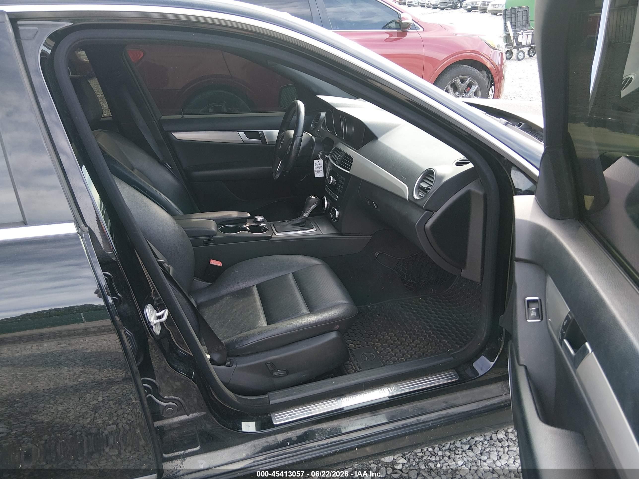 2013 Mercedes-benz C 300 Sport 4matic Black vin: WDDGF8AB1DG105693