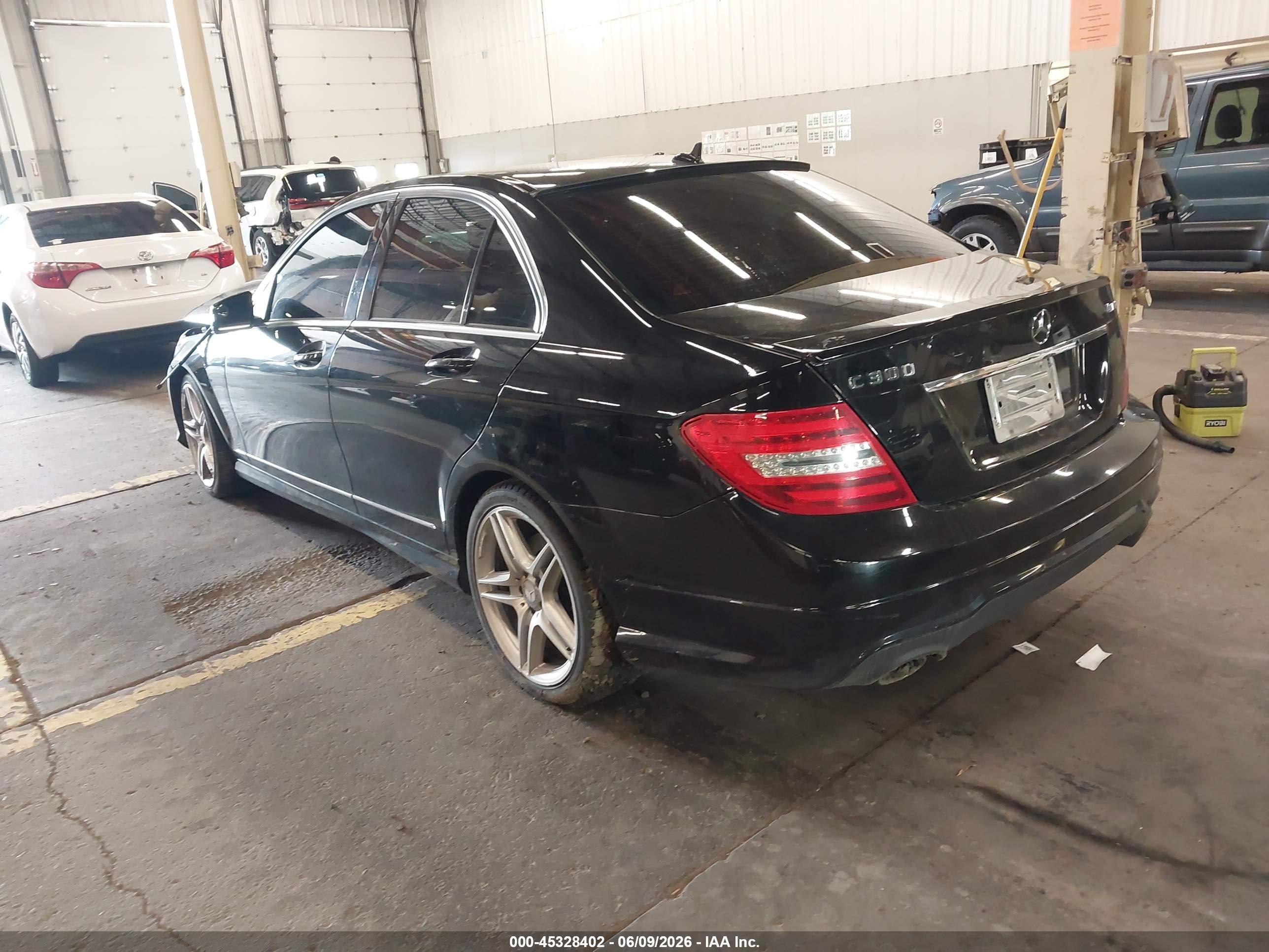 2013 Mercedes-benz C 300 Sport 4matic Black vin: WDDGF8AB1DG126737