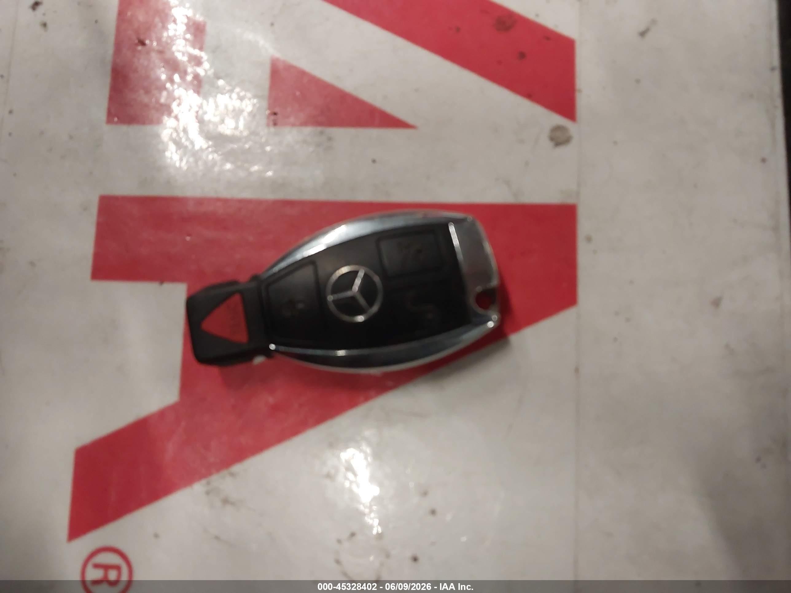 2013 Mercedes-benz C 300 Sport 4matic Black vin: WDDGF8AB1DG126737