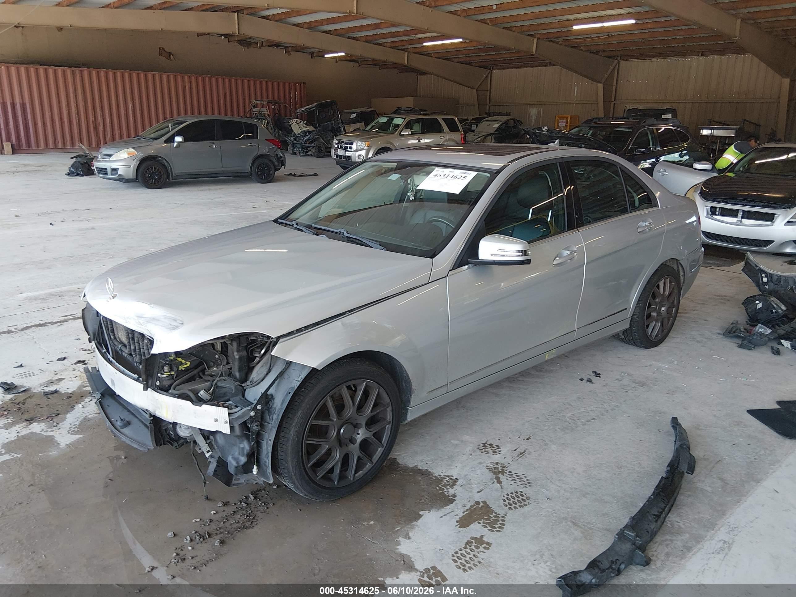 2013 Mercedes-benz C 300 Luxury 4matic Silver vin: WDDGF8AB1DG137981
