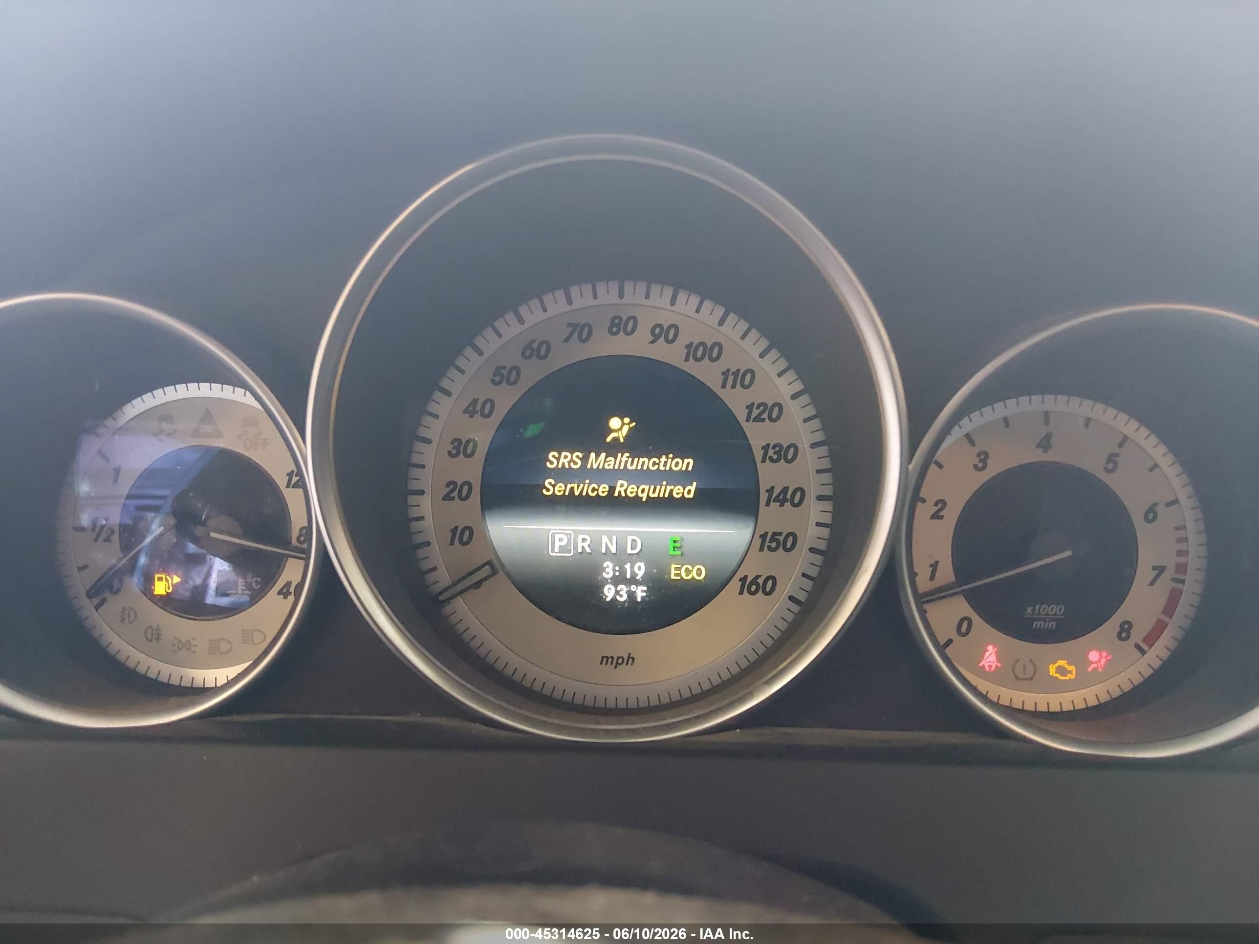 2013 Mercedes-benz C 300 Luxury 4matic Silver vin: WDDGF8AB1DG137981