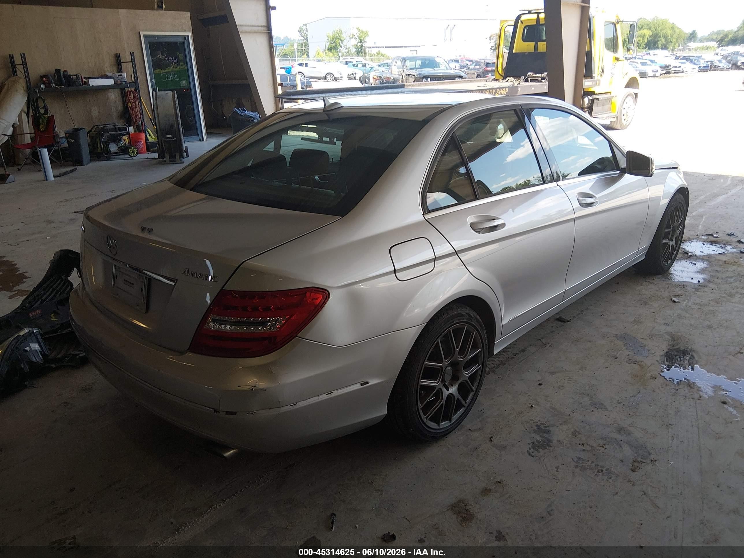 2013 Mercedes-benz C 300 Luxury 4matic Silver vin: WDDGF8AB1DG137981