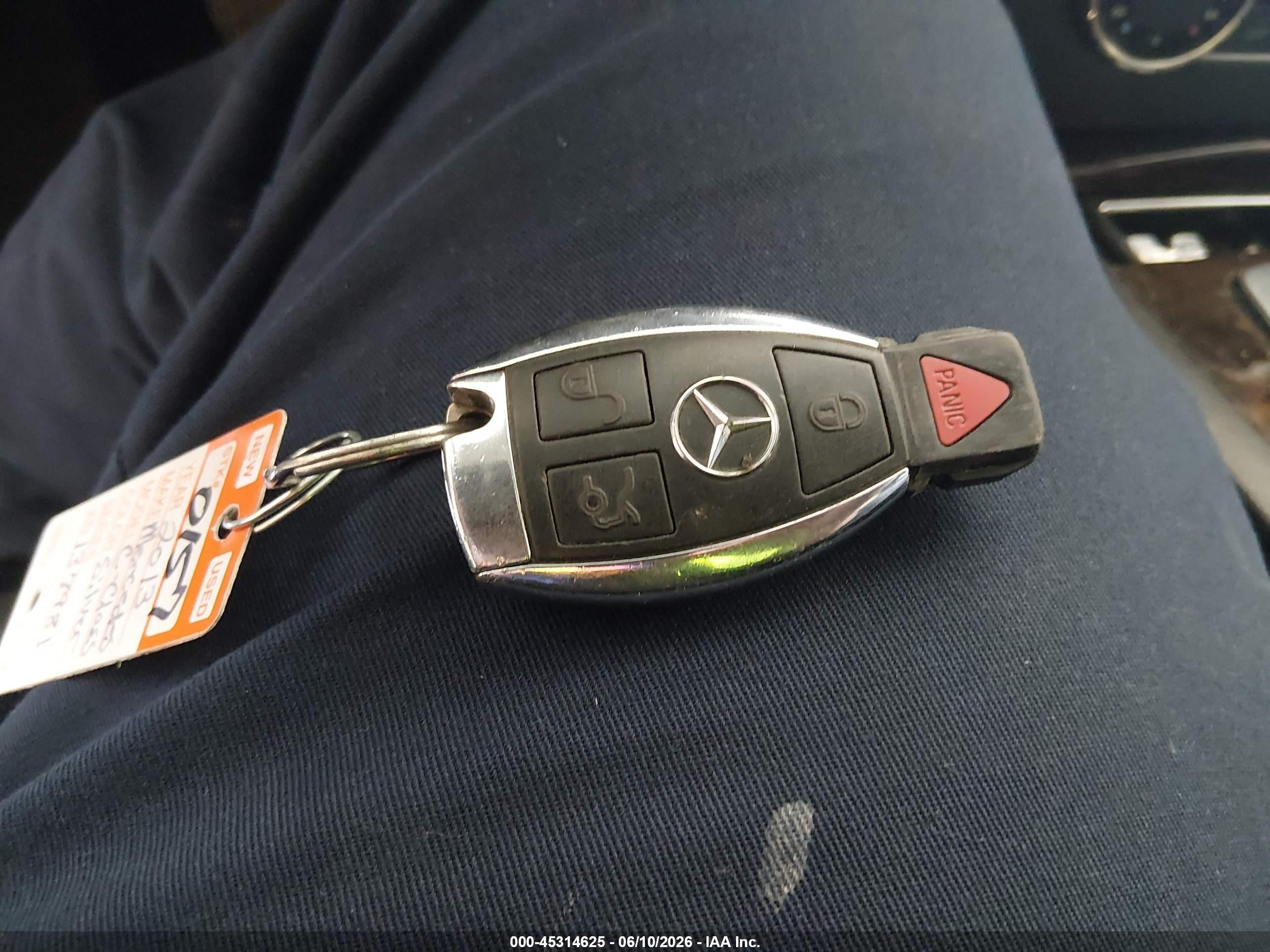 2013 Mercedes-benz C 300 Luxury 4matic Silver vin: WDDGF8AB1DG137981