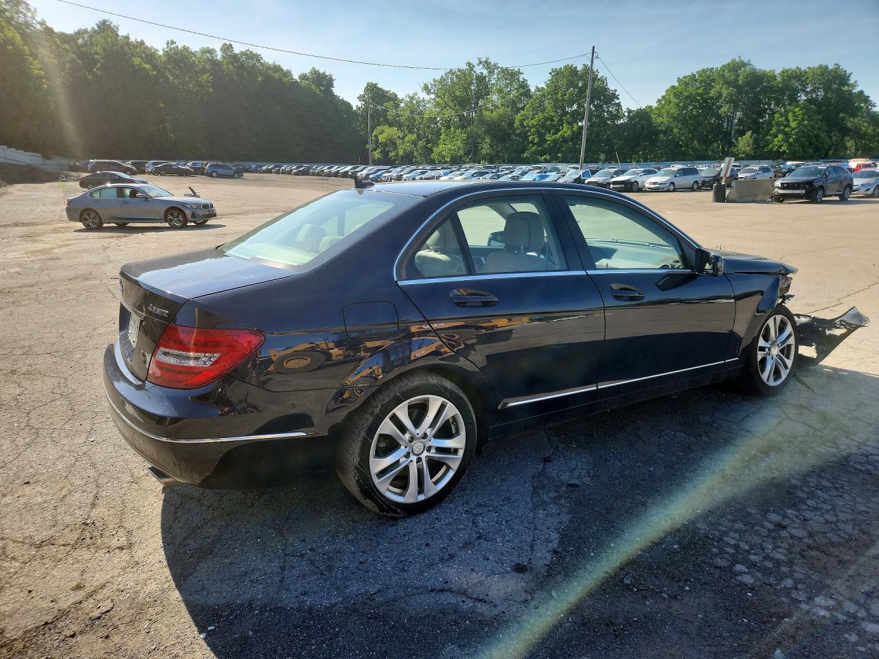 2013 Mercedes-benz C 300 4matic Blue vin: WDDGF8AB1DR244081