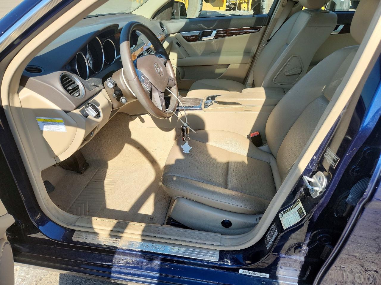 2013 Mercedes-benz C 300 4matic Blue vin: WDDGF8AB1DR244081
