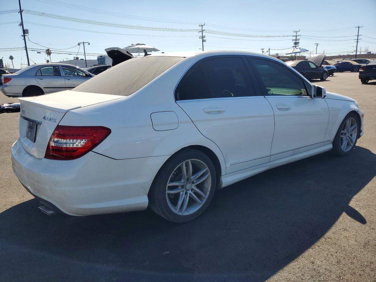 2013 Mercedes-benz C 300 4matic White vin: WDDGF8AB1DR246459