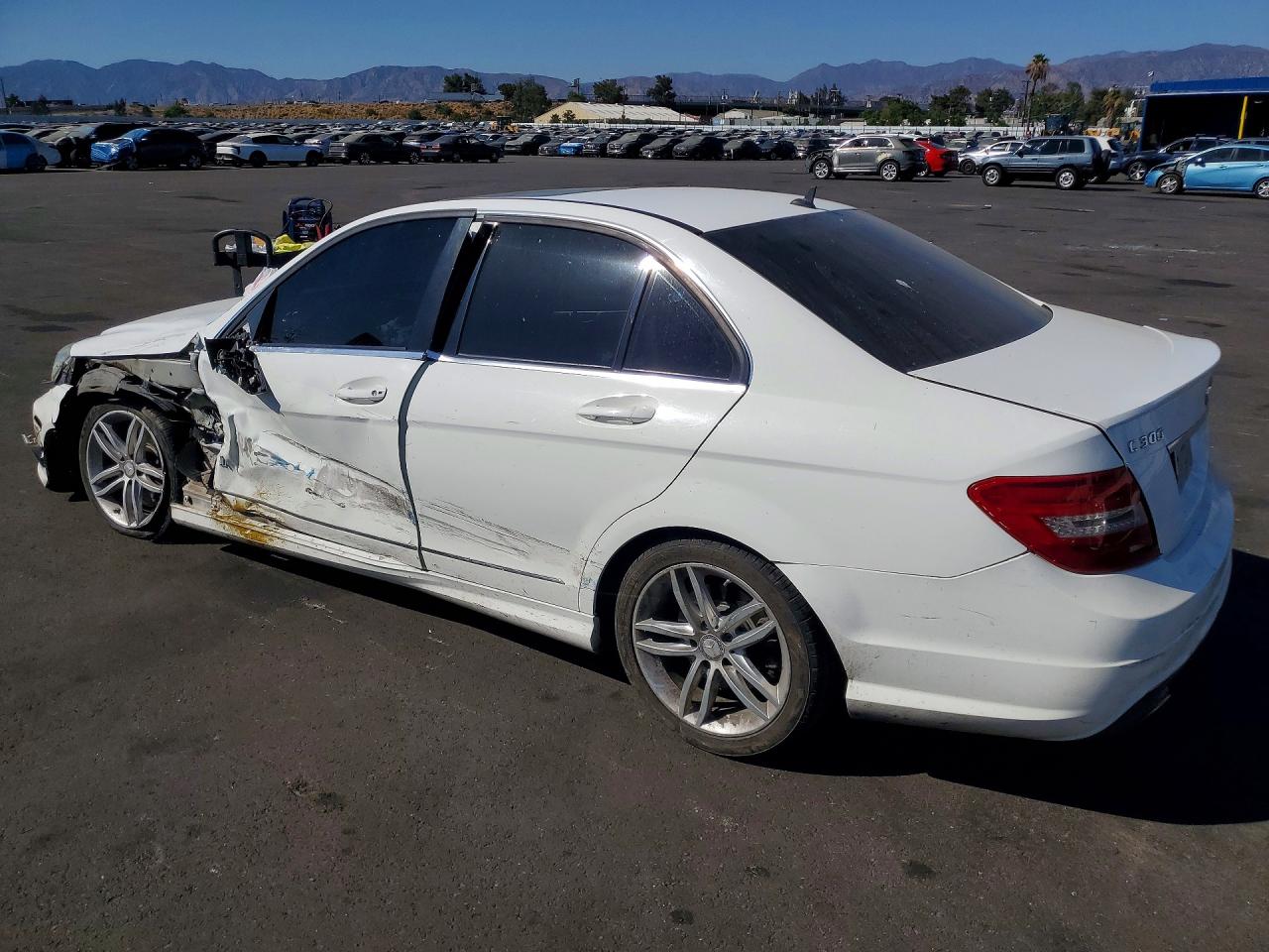 2013 Mercedes-benz C 300 4matic White vin: WDDGF8AB1DR246459