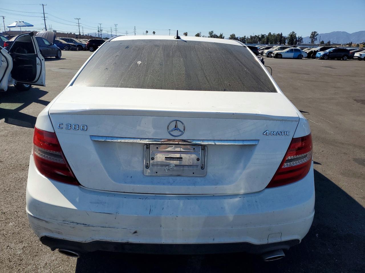 2013 Mercedes-benz C 300 4matic White vin: WDDGF8AB1DR246459