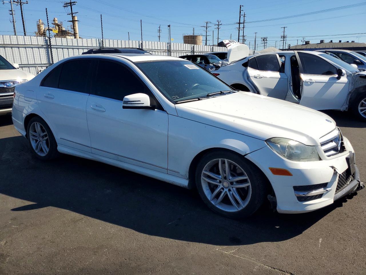 2013 Mercedes-benz C 300 4matic White vin: WDDGF8AB1DR246459