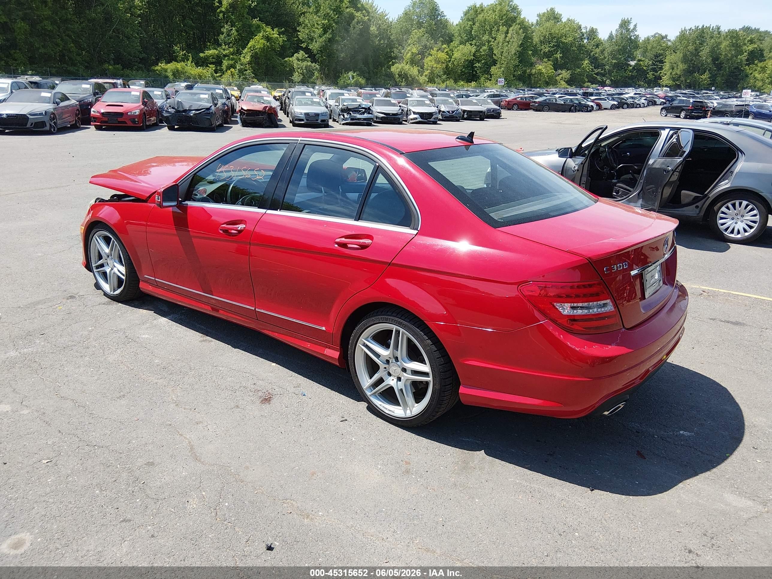 2013 Mercedes-benz C 300 Sport 4matic Red vin: WDDGF8AB1DR252021