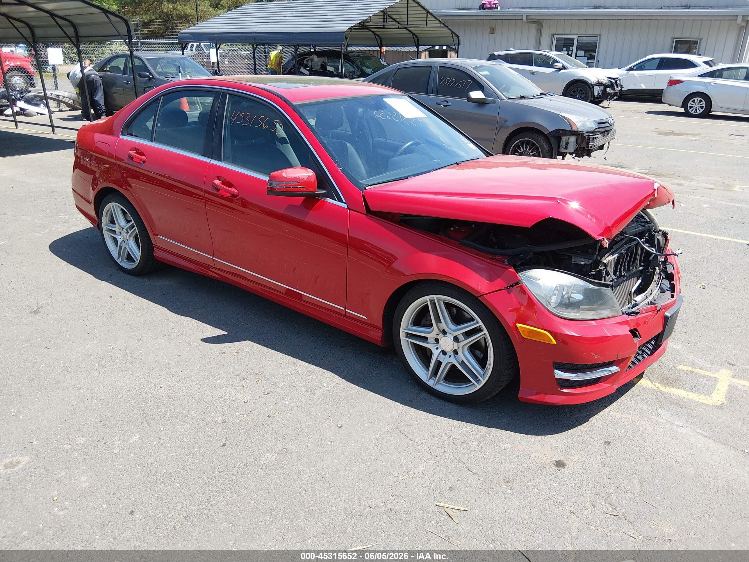 2013 Mercedes-benz C 300 Sport 4matic Red vin: WDDGF8AB1DR252021