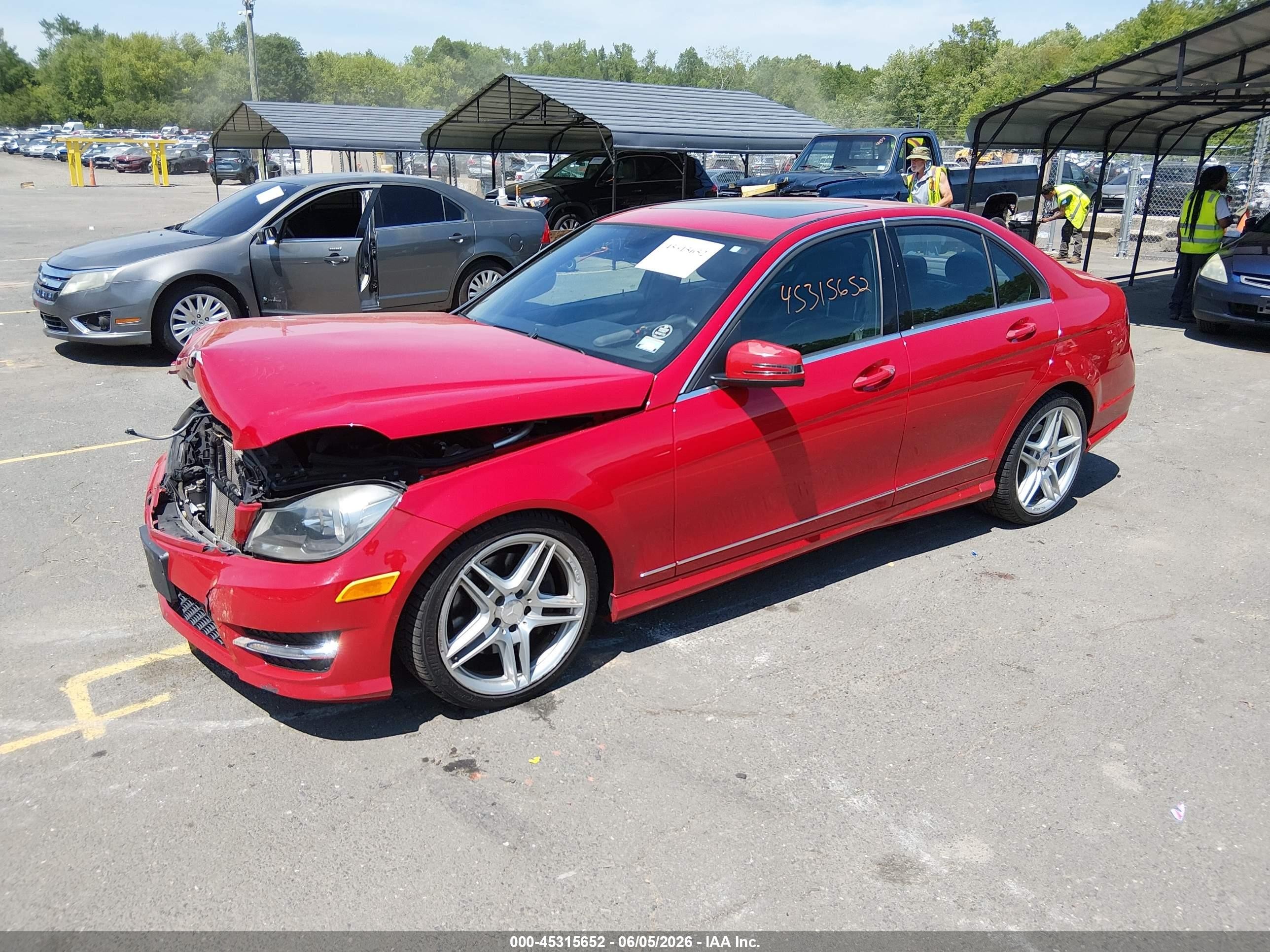 2013 Mercedes-benz C 300 Sport 4matic Red vin: WDDGF8AB1DR252021