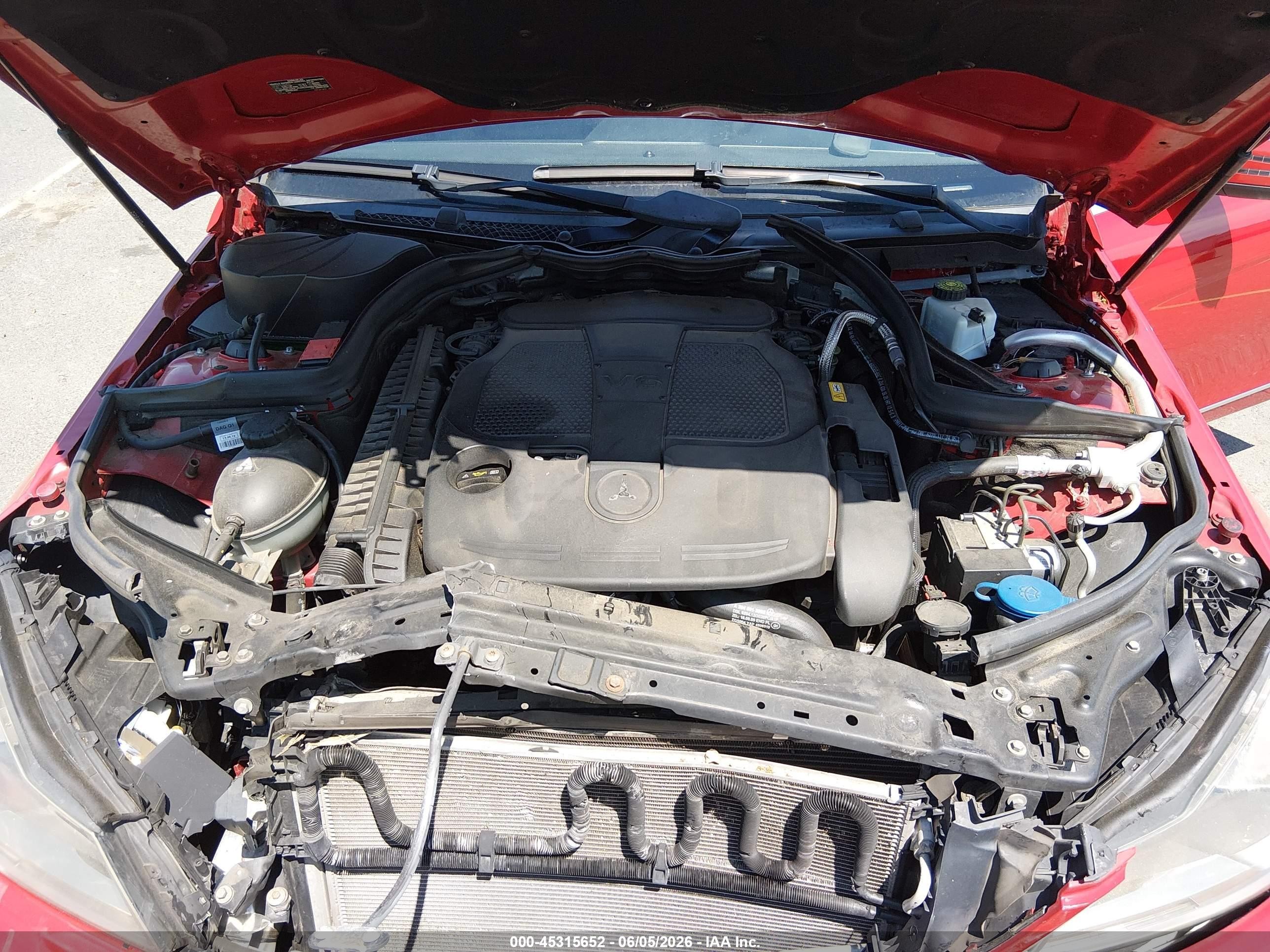 2013 Mercedes-benz C 300 Sport 4matic Red vin: WDDGF8AB1DR252021