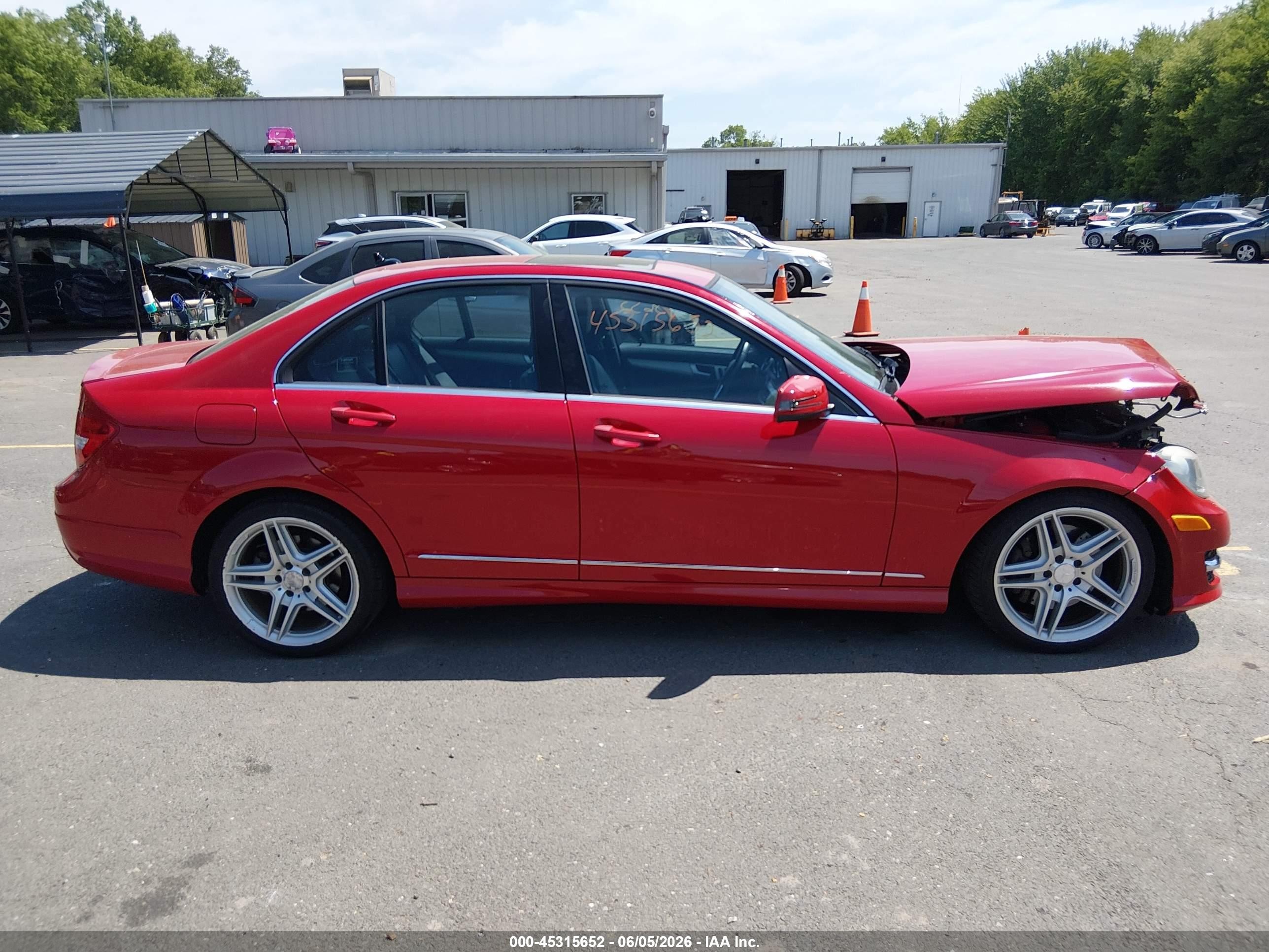 2013 Mercedes-benz C 300 Sport 4matic Red vin: WDDGF8AB1DR252021