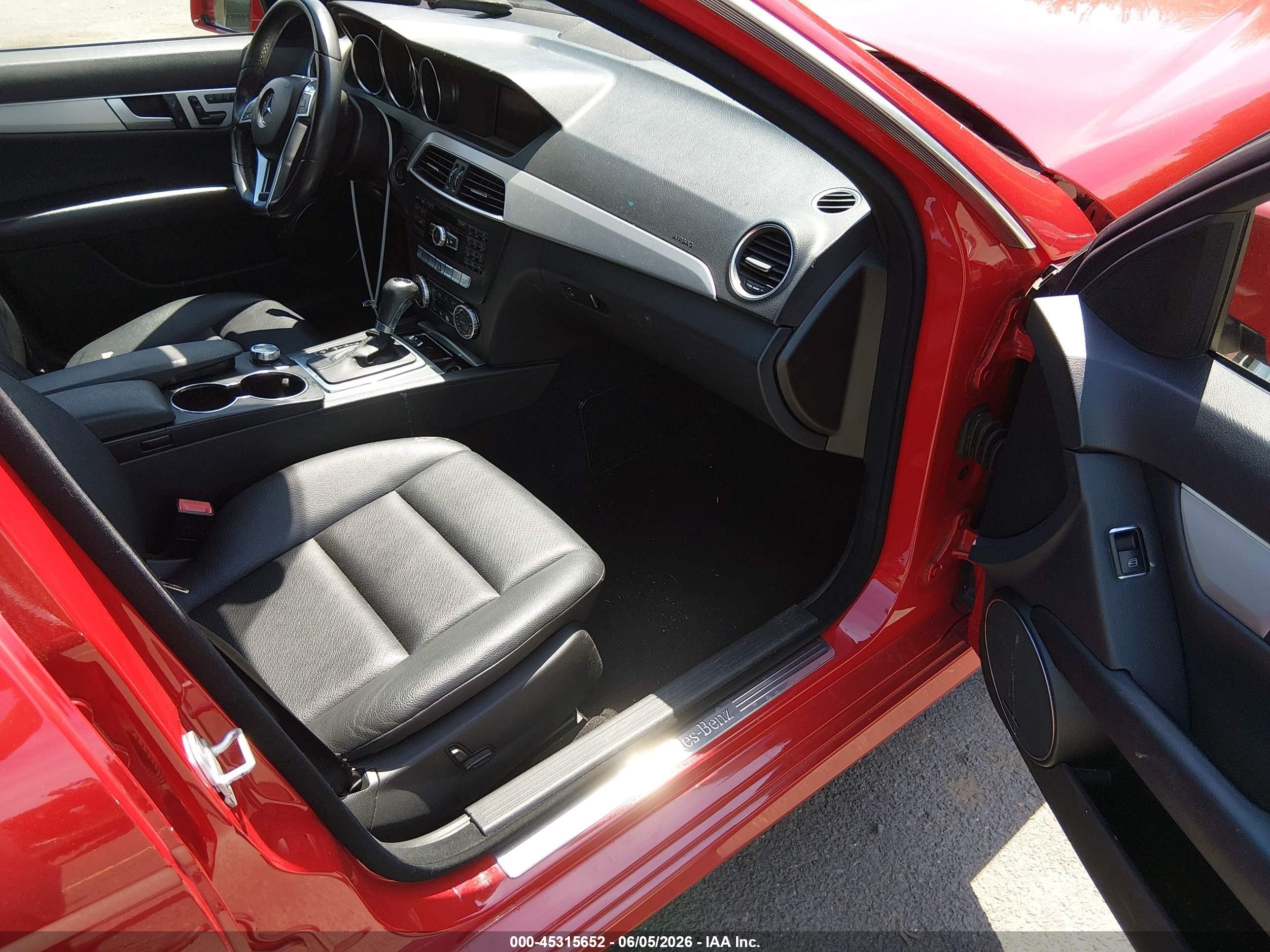 2013 Mercedes-benz C 300 Sport 4matic Red vin: WDDGF8AB1DR252021