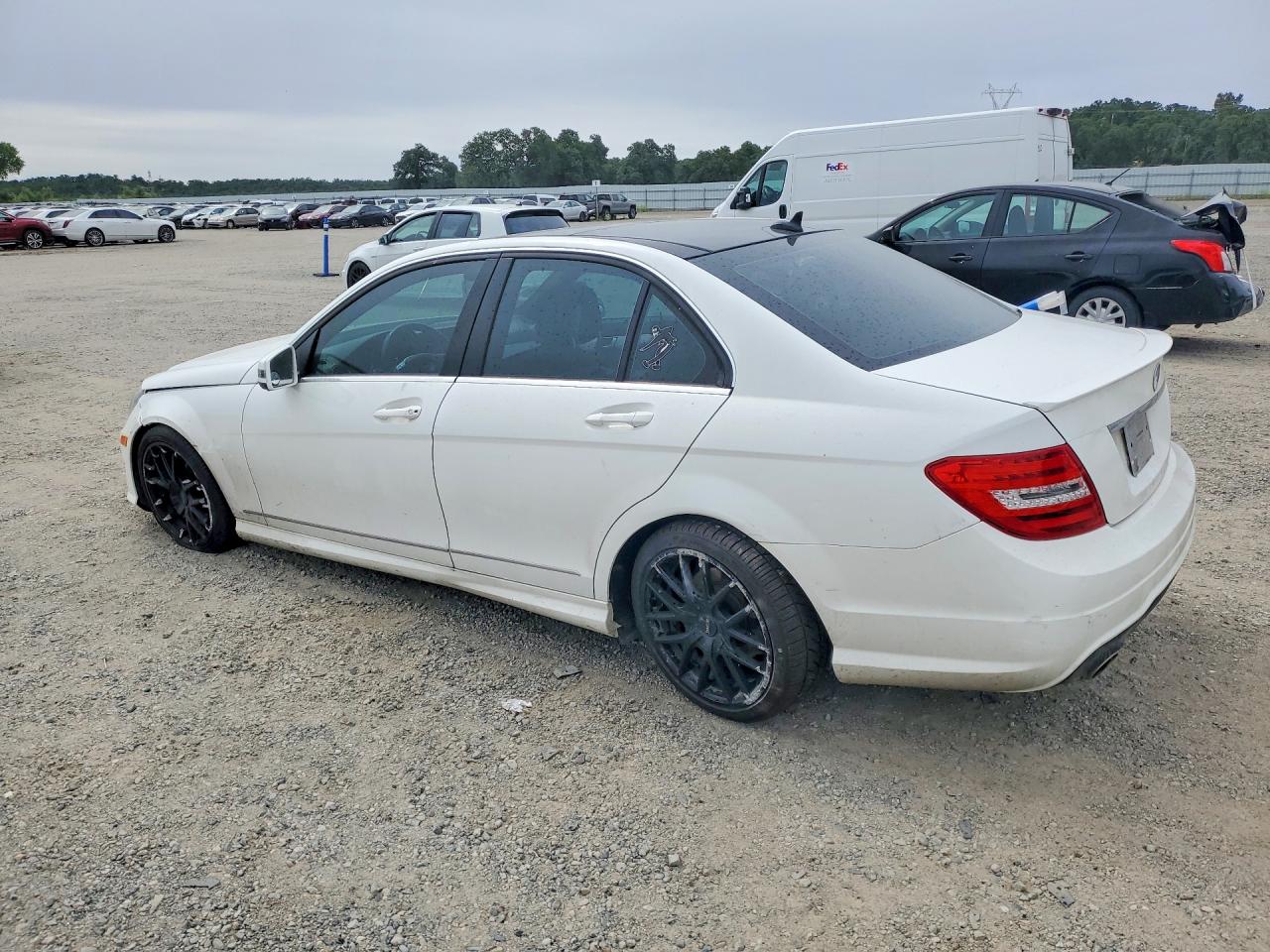 2013 Mercedes-benz C 300 4matic White vin: WDDGF8AB1DR267859