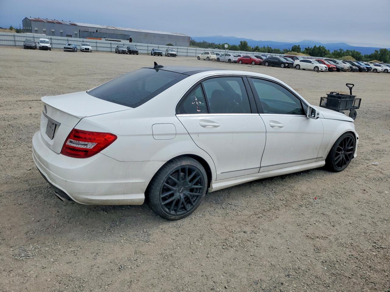 2013 Mercedes-benz C 300 4matic White vin: WDDGF8AB1DR267859