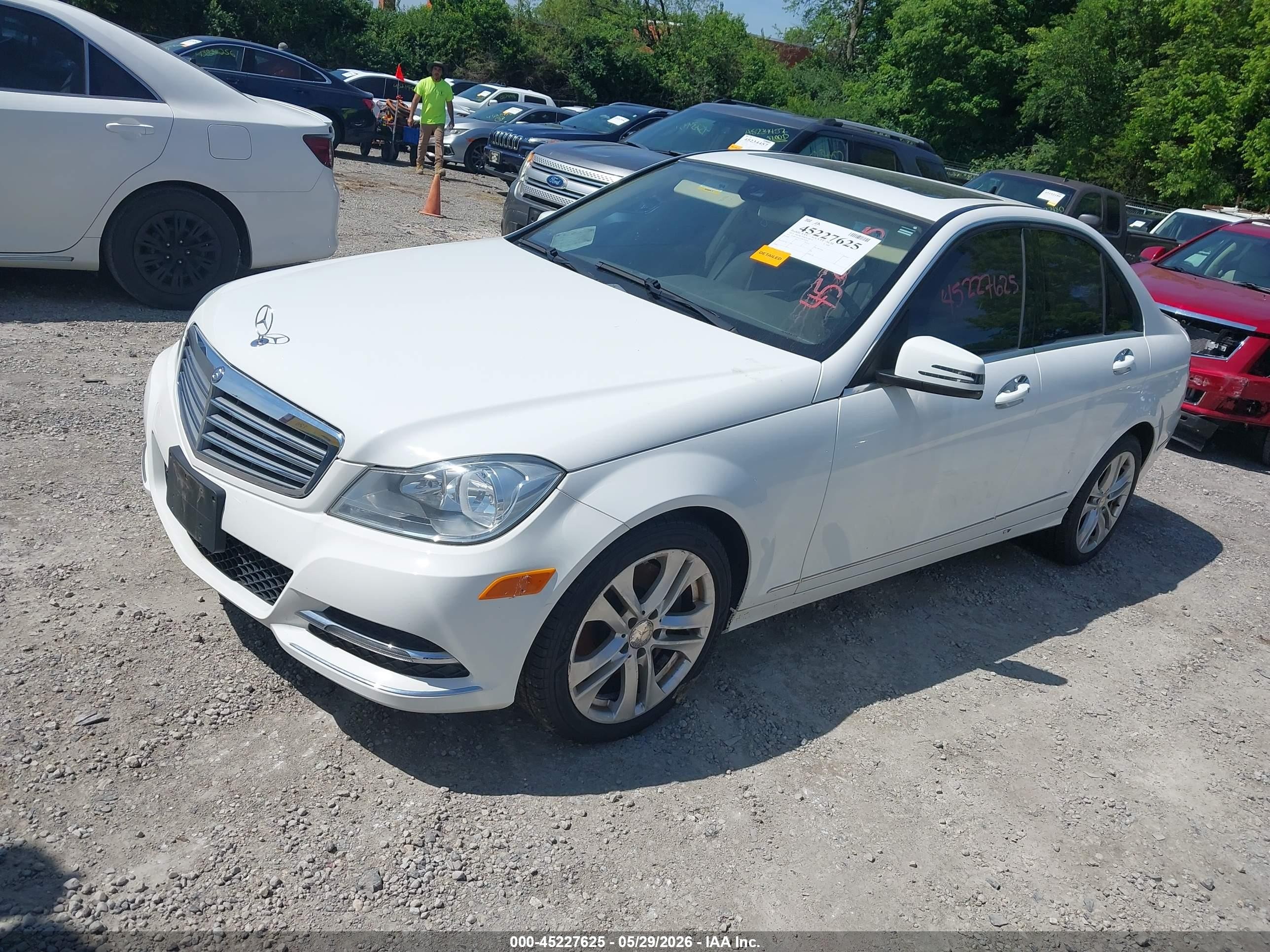 2013 Mercedes-benz C 300 Luxury 4matic White vin: WDDGF8AB1DR270714