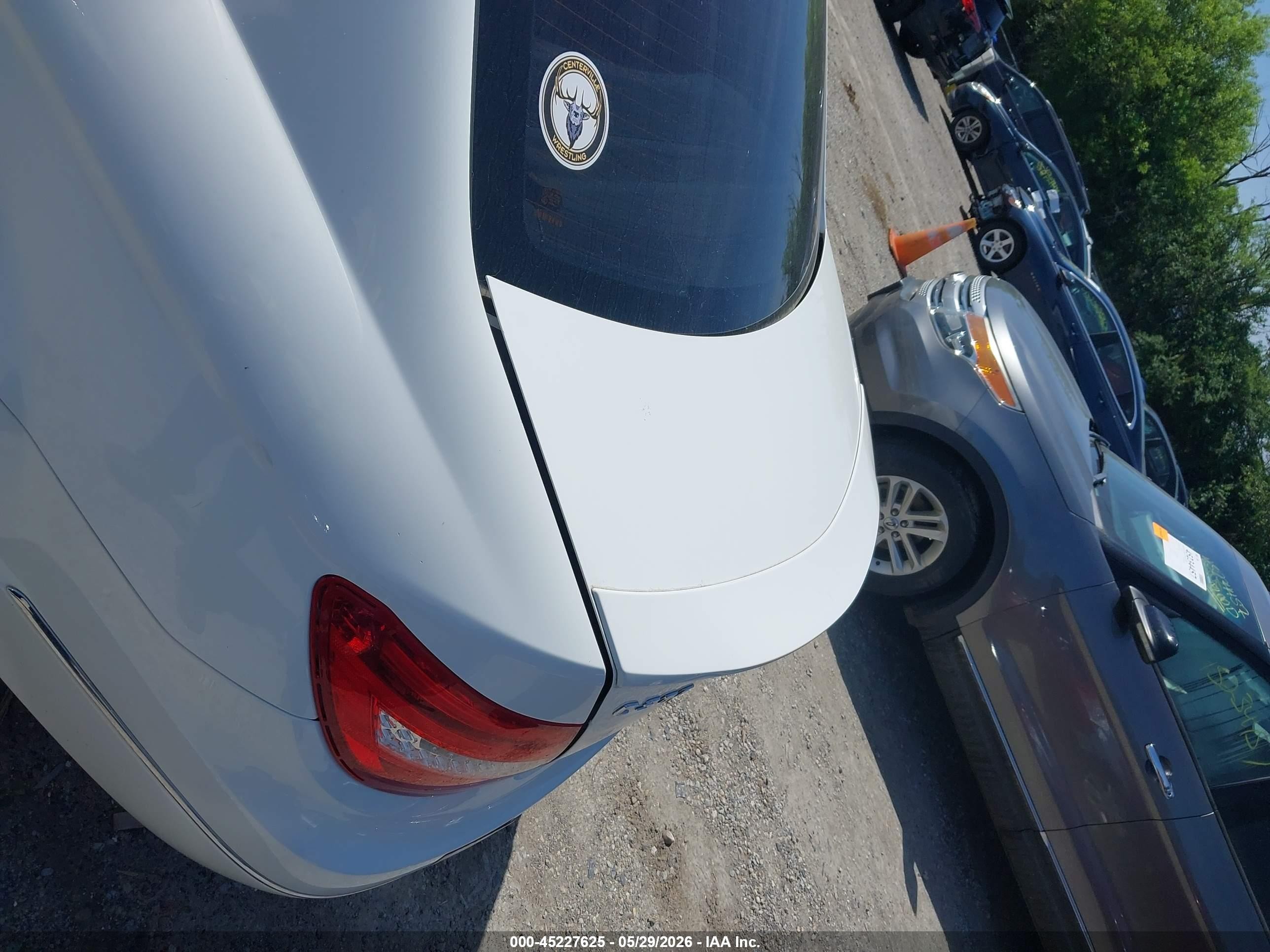 2013 Mercedes-benz C 300 Luxury 4matic White vin: WDDGF8AB1DR270714