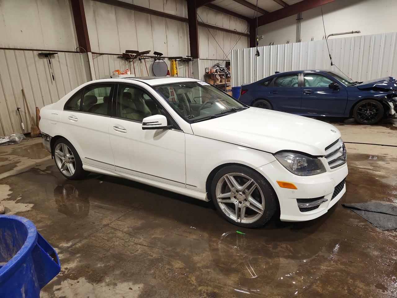 2013 Mercedes-benz C 300 4matic White vin: WDDGF8AB1DR281714
