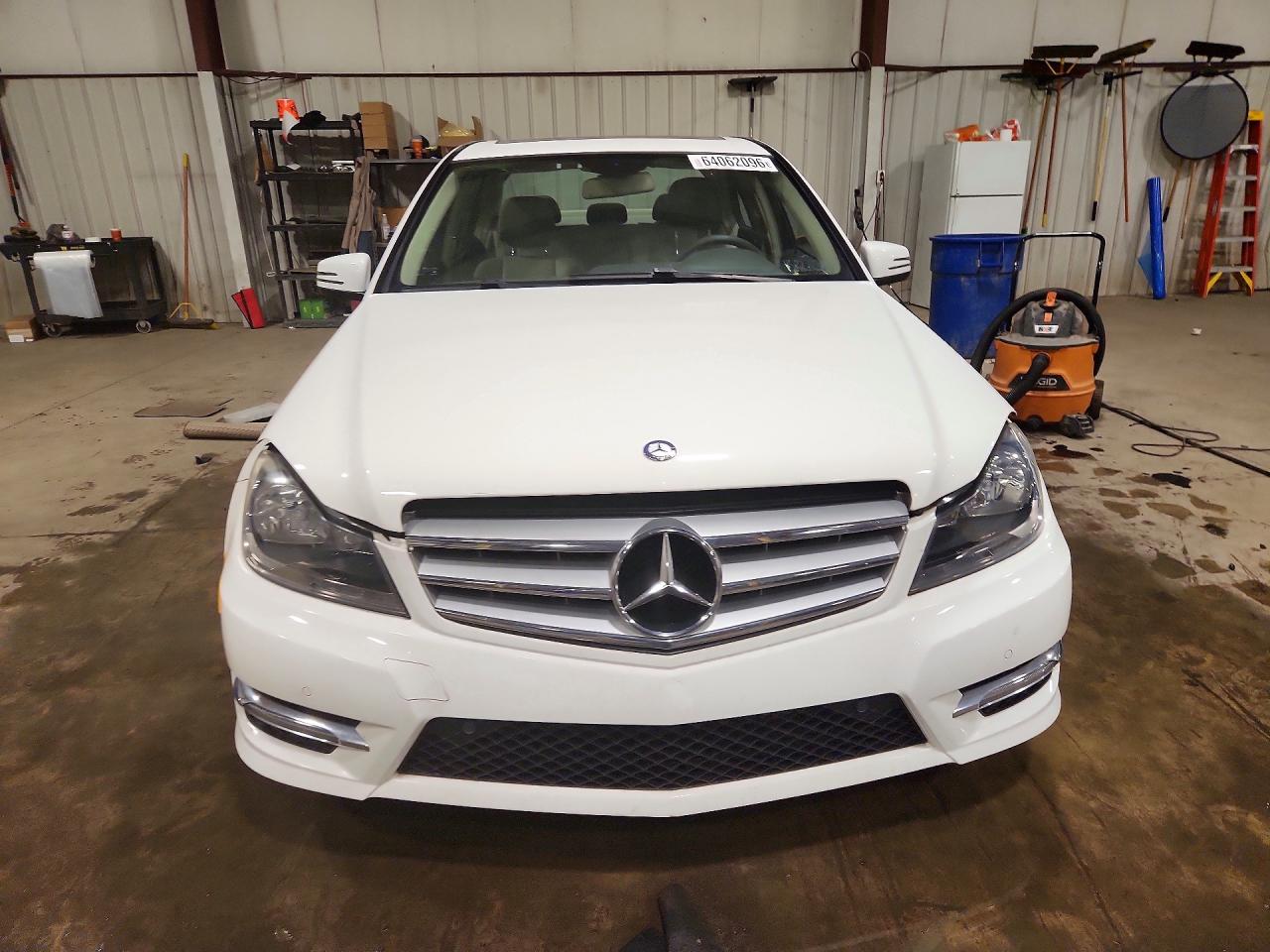 2013 Mercedes-benz C 300 4matic White vin: WDDGF8AB1DR281714