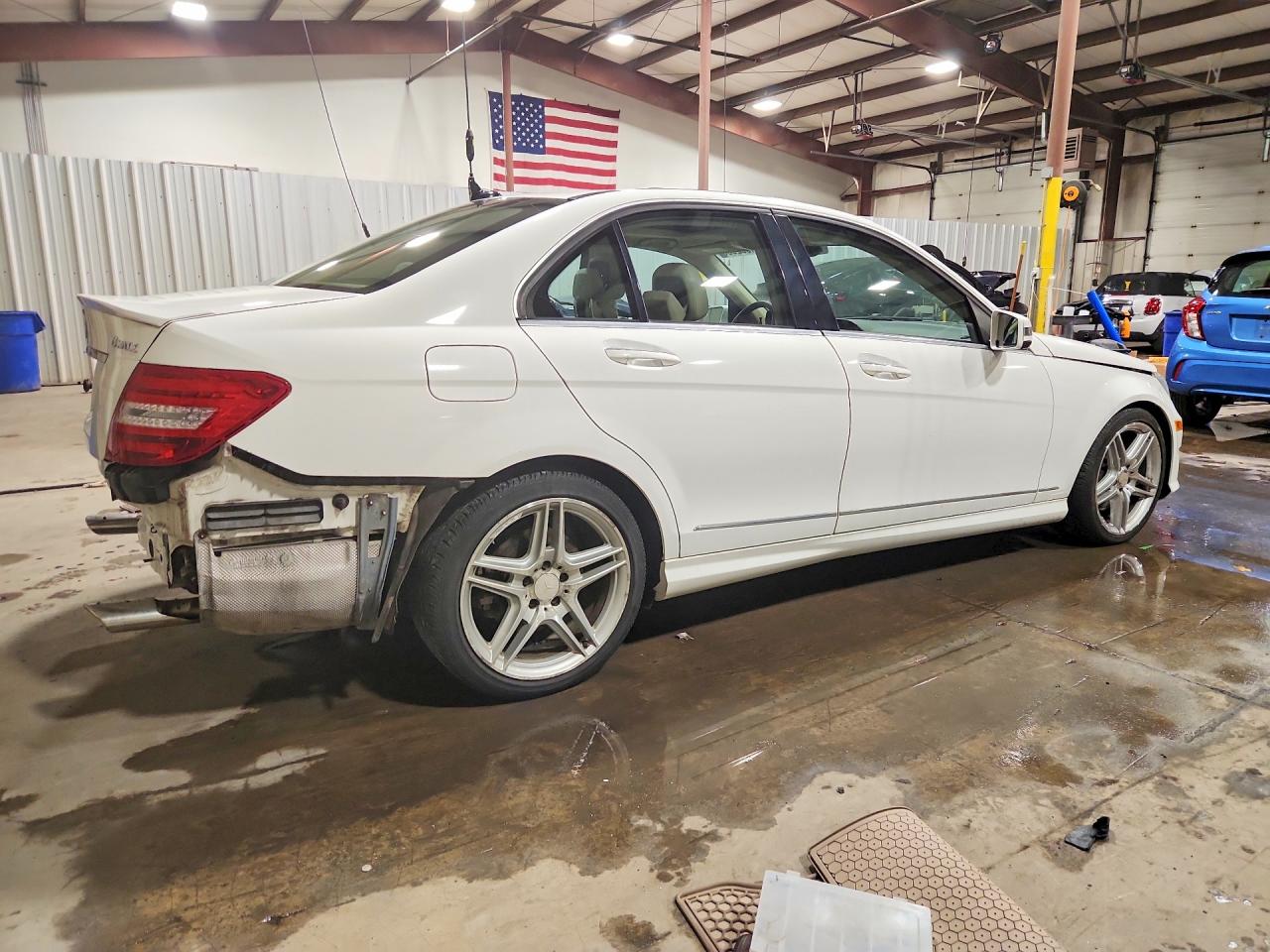 2013 Mercedes-benz C 300 4matic White vin: WDDGF8AB1DR281714