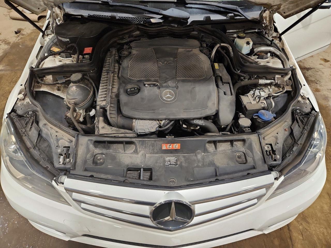 2013 Mercedes-benz C 300 4matic White vin: WDDGF8AB1DR281714