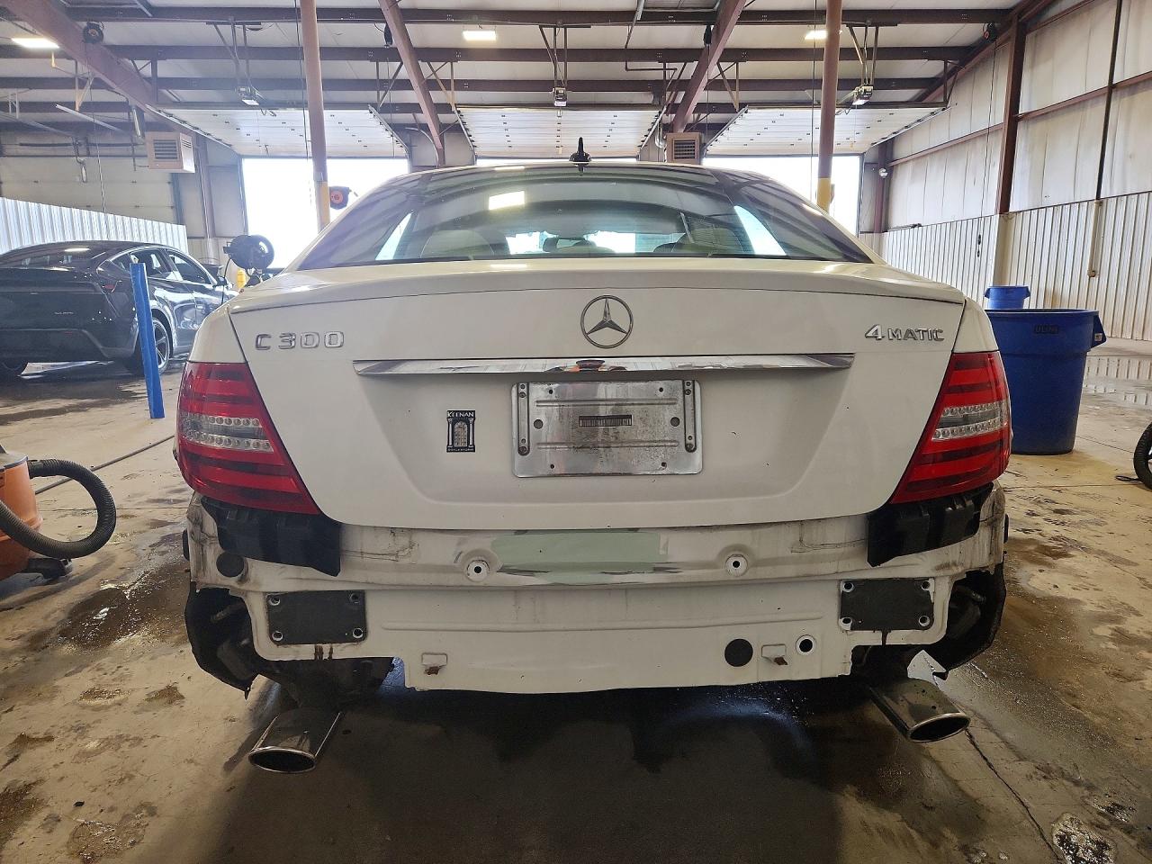 2013 Mercedes-benz C 300 4matic White vin: WDDGF8AB1DR281714