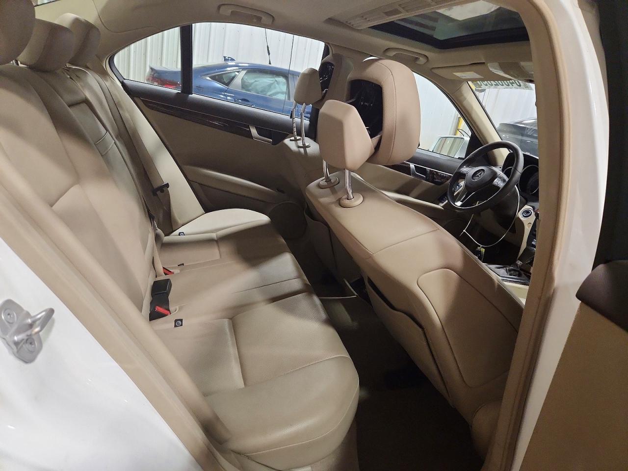 2013 Mercedes-benz C 300 4matic White vin: WDDGF8AB1DR281714