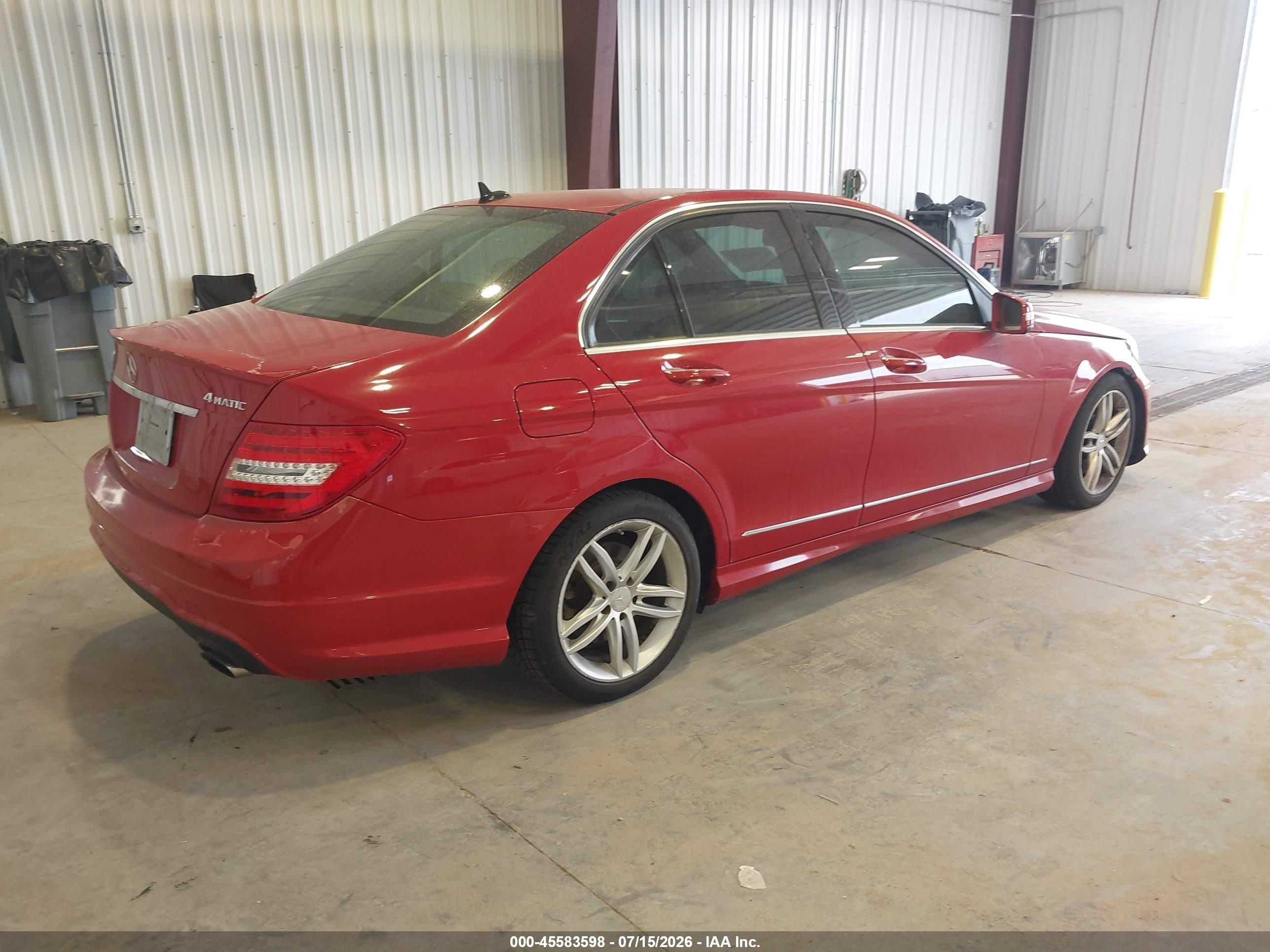 2013 Mercedes-benz C 300 Sport 4matic Красный vin: WDDGF8AB1DR282362