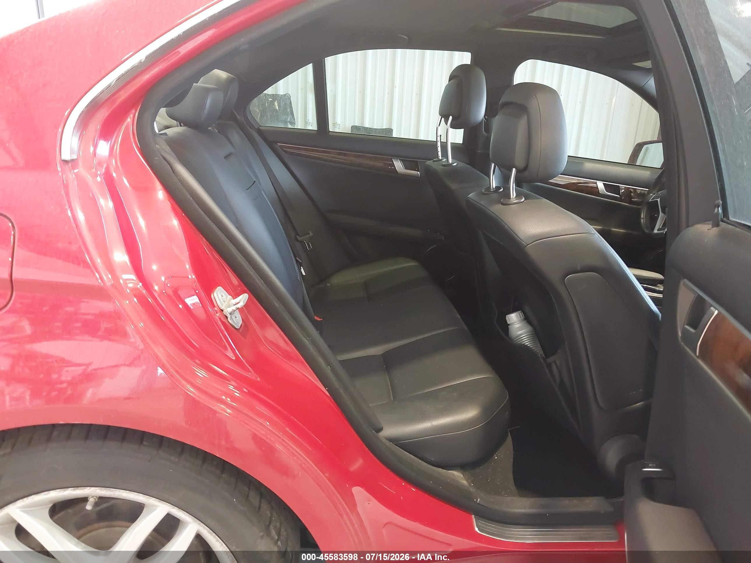 2013 Mercedes-benz C 300 Sport 4matic Красный vin: WDDGF8AB1DR282362