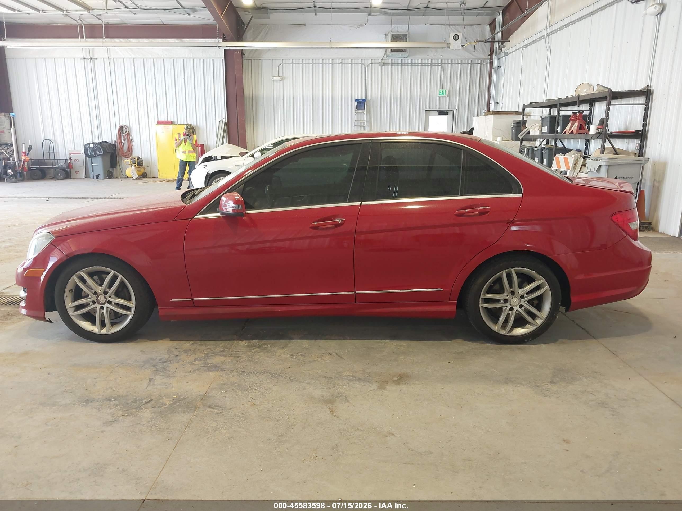 2013 Mercedes-benz C 300 Sport 4matic Красный vin: WDDGF8AB1DR282362