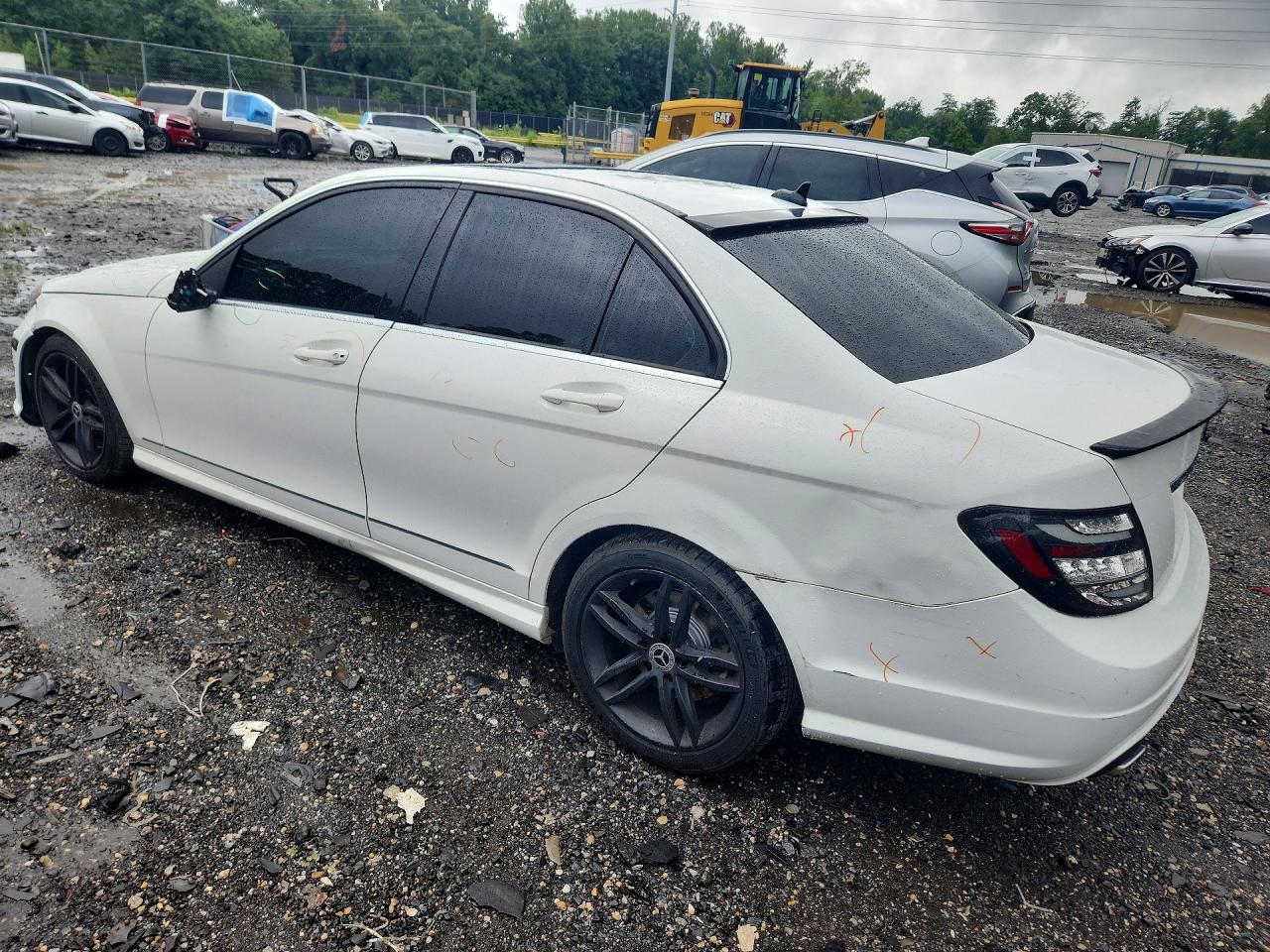 2013 Mercedes-benz C 300 4matic Белый vin: WDDGF8AB1DR292731
