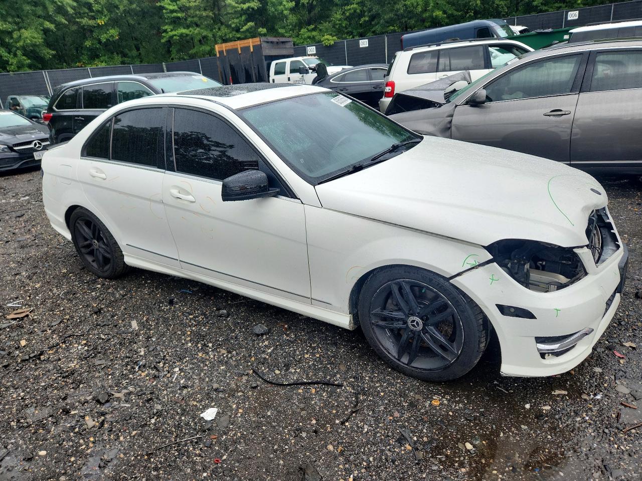 2013 Mercedes-benz C 300 4matic Белый vin: WDDGF8AB1DR292731