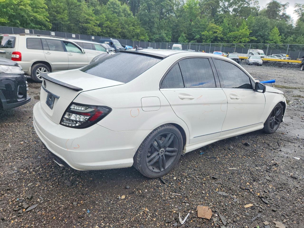 2013 Mercedes-benz C 300 4matic Белый vin: WDDGF8AB1DR292731