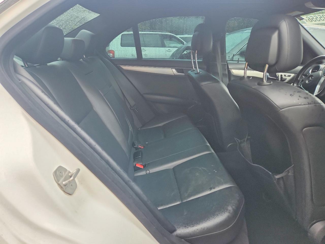 2013 Mercedes-benz C 300 4matic Белый vin: WDDGF8AB1DR292731