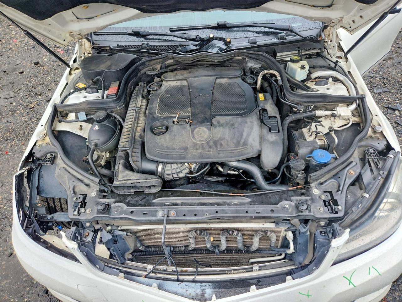 2013 Mercedes-benz C 300 4matic Белый vin: WDDGF8AB1DR292731