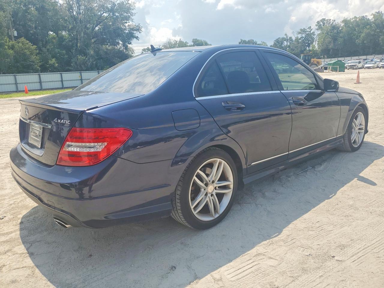 2014 Mercedes-benz C 300 4matic Blue vin: WDDGF8AB1EA891709