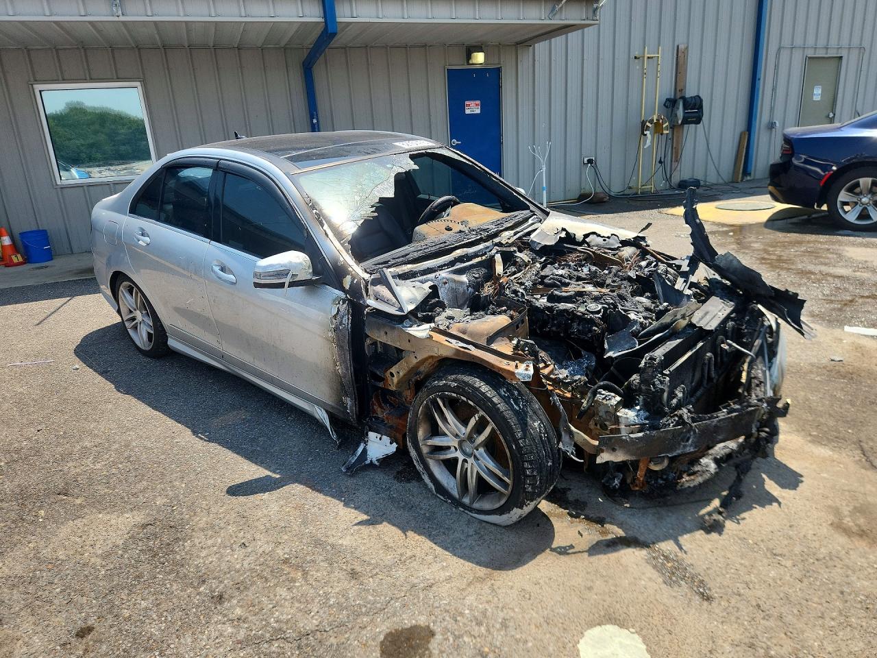 2014 Mercedes-benz C 300 4matic Серебряный vin: WDDGF8AB1EA908539