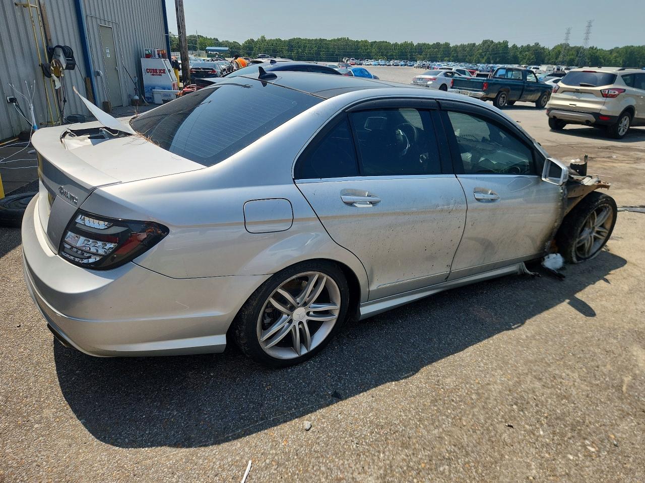 2014 Mercedes-benz C 300 4matic Серебряный vin: WDDGF8AB1EA908539