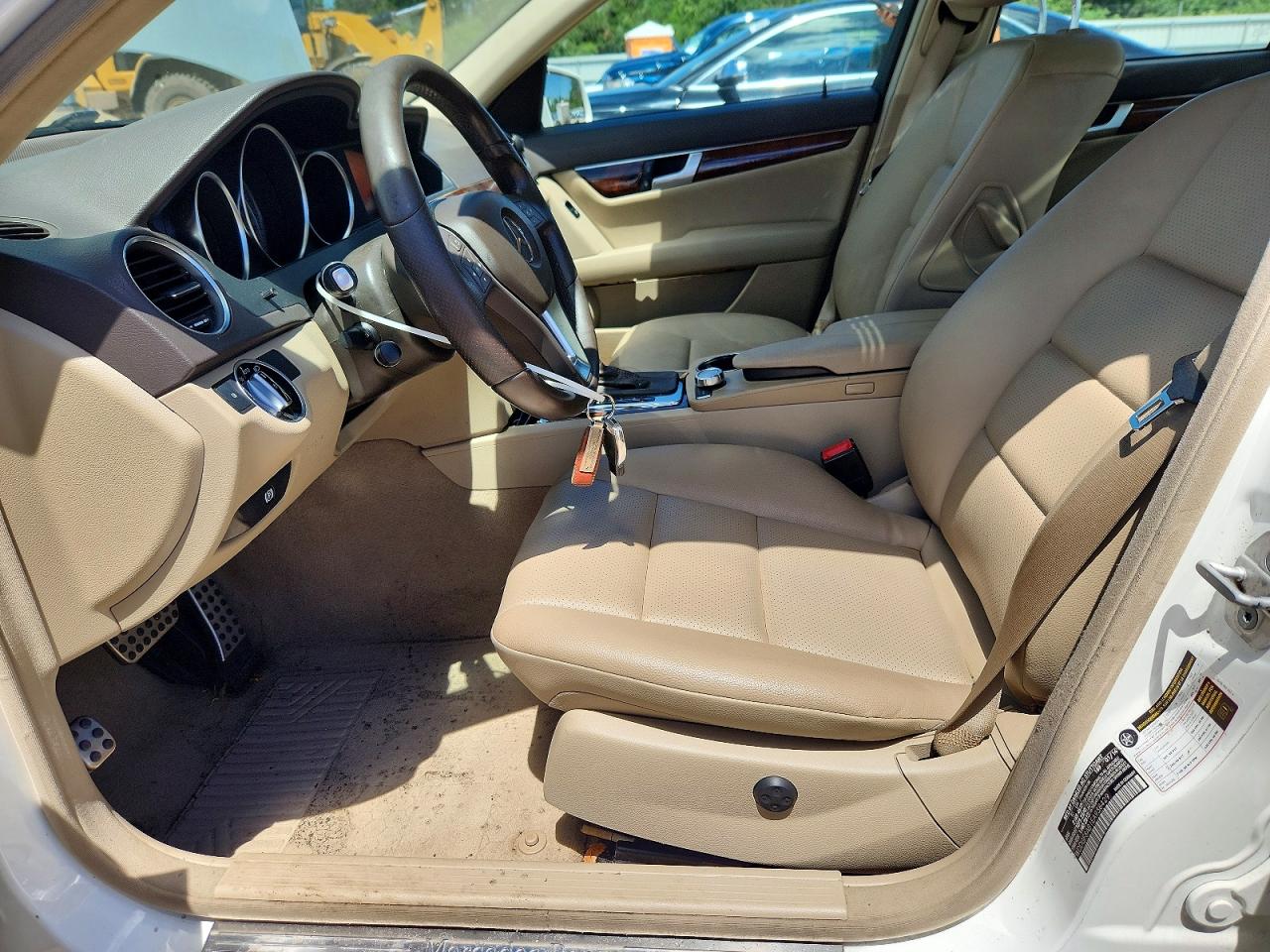 2014 Mercedes-benz C 300 4matic White vin: WDDGF8AB1EA938429